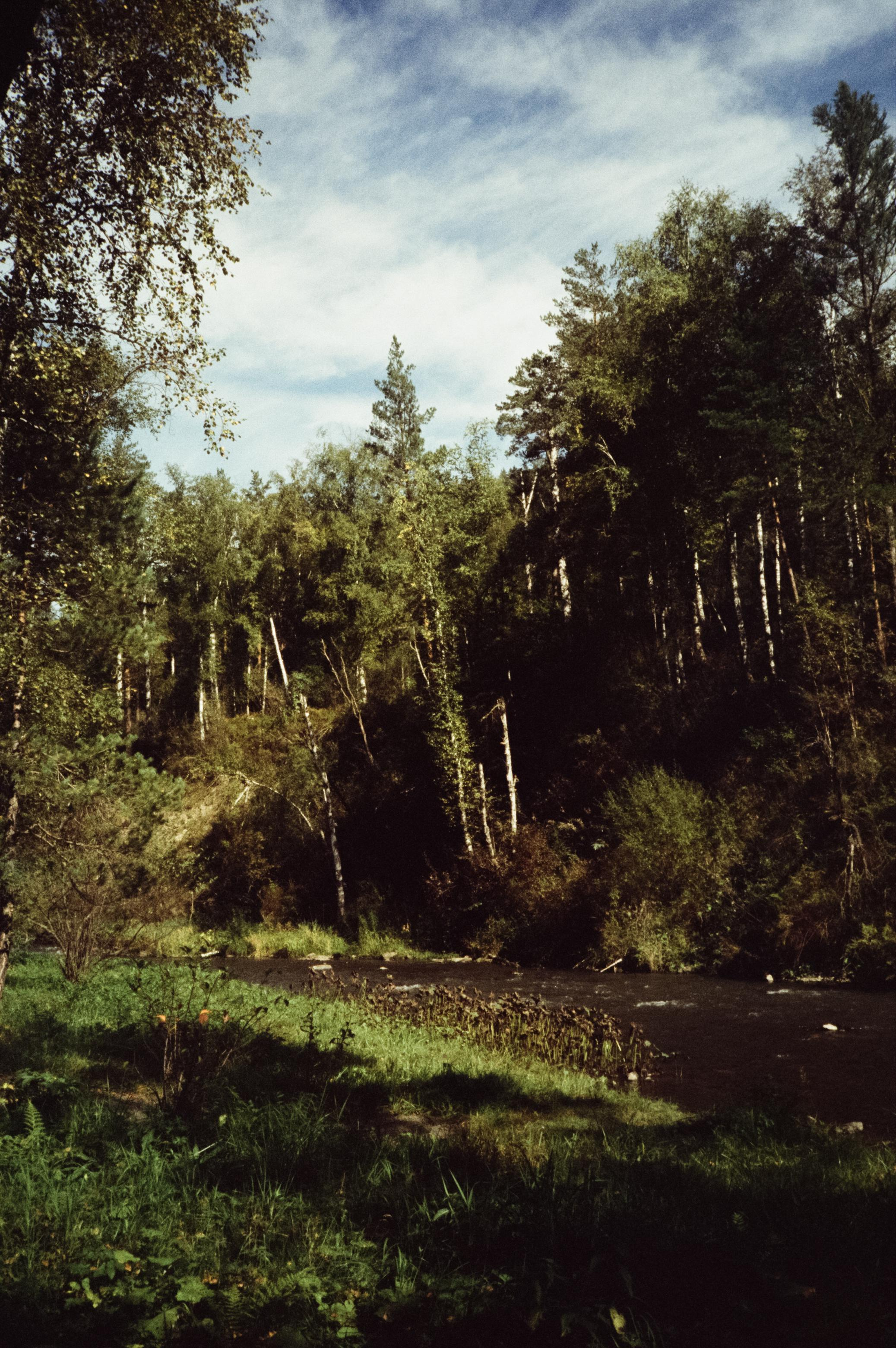 Дорога вдоль горной реки Куюм и база Благодать. Фотограф-документалист Мария Осокина