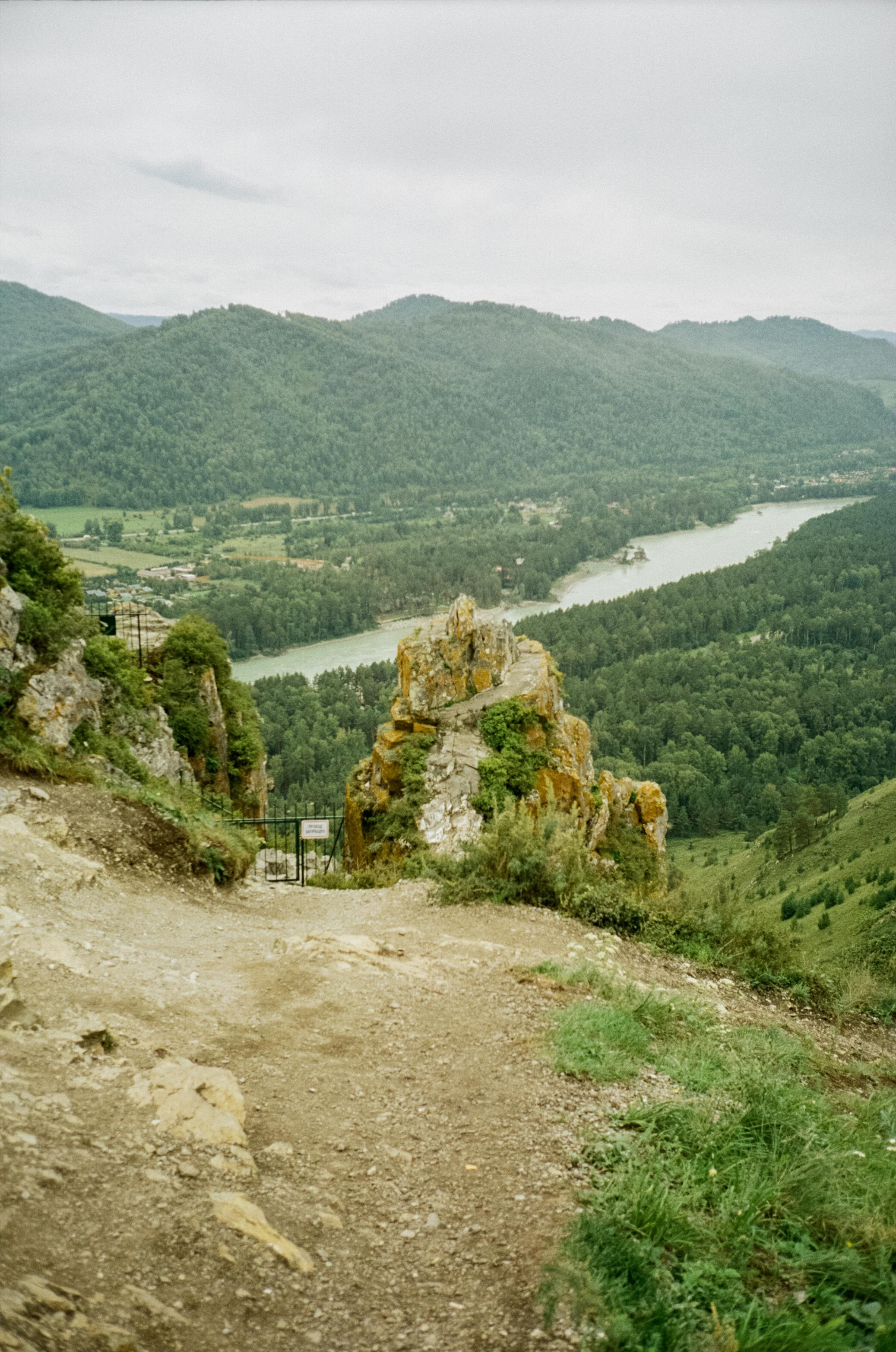 Гора Чертов Палец в селе Катунь. Фотограф-документалист Мария Осокина
