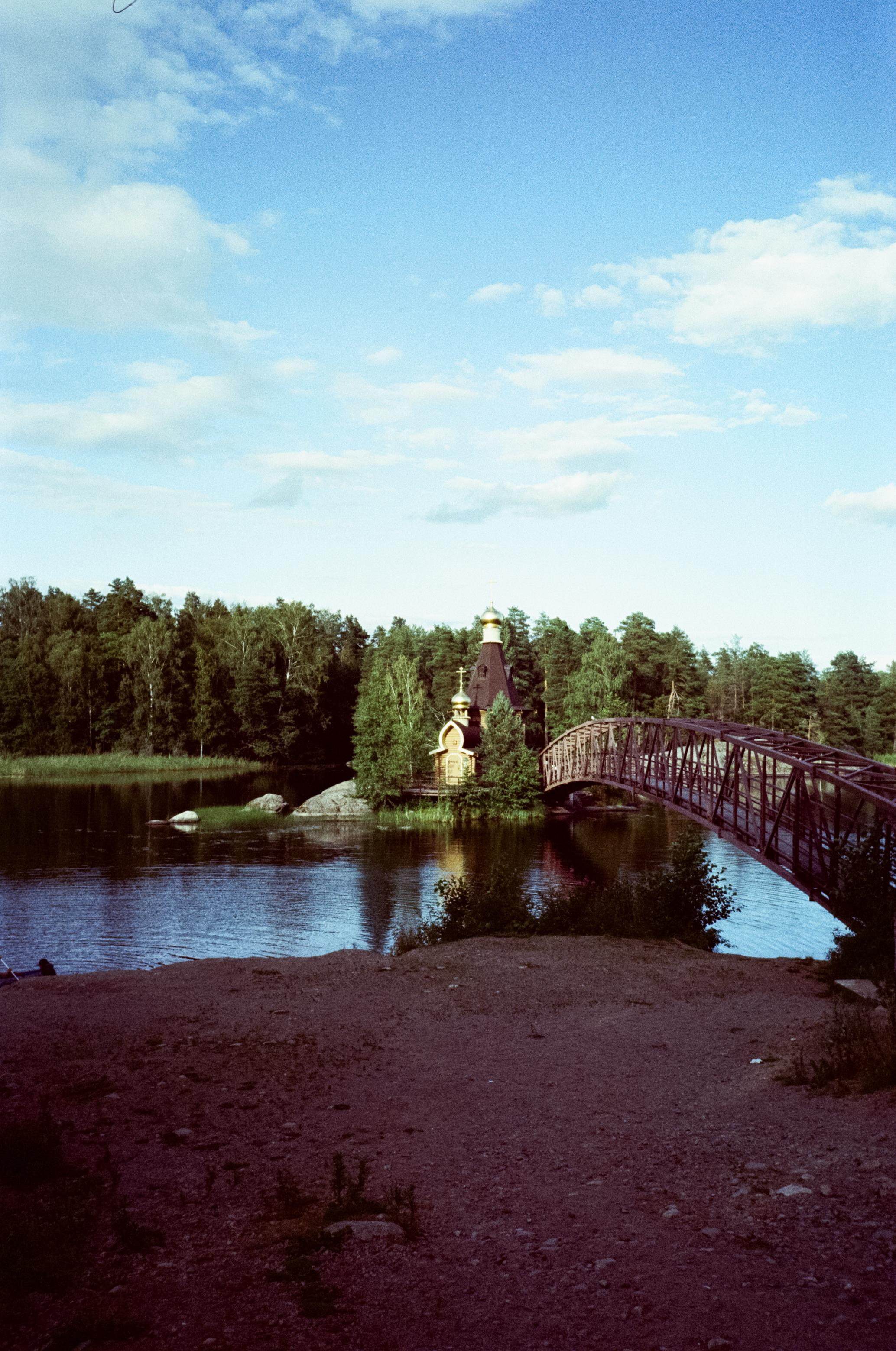 Храм Андрея Первозванного на Вуоксе и лютеранская кирха в Мельникове. Фотограф-документалист Мария Осокина