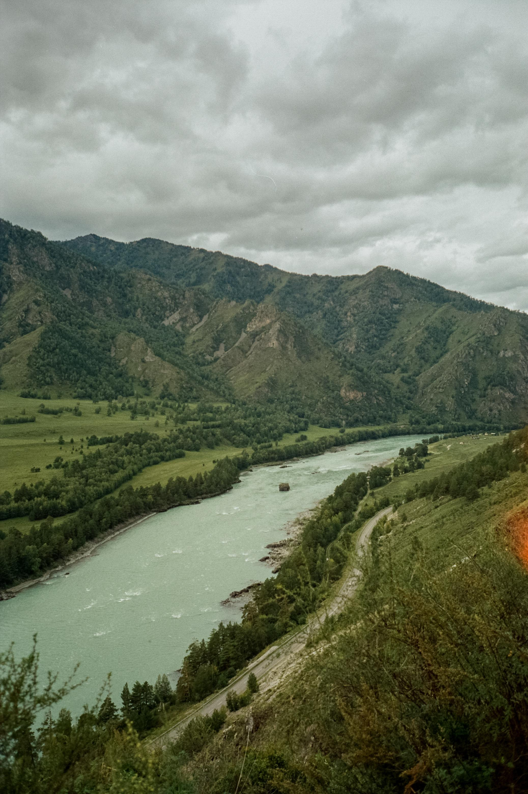Урочище Чечкыш. Виды на Заячий остров и Разбитое сердце Катуни. Водопа. Фотограф-документалист Мария Осокина