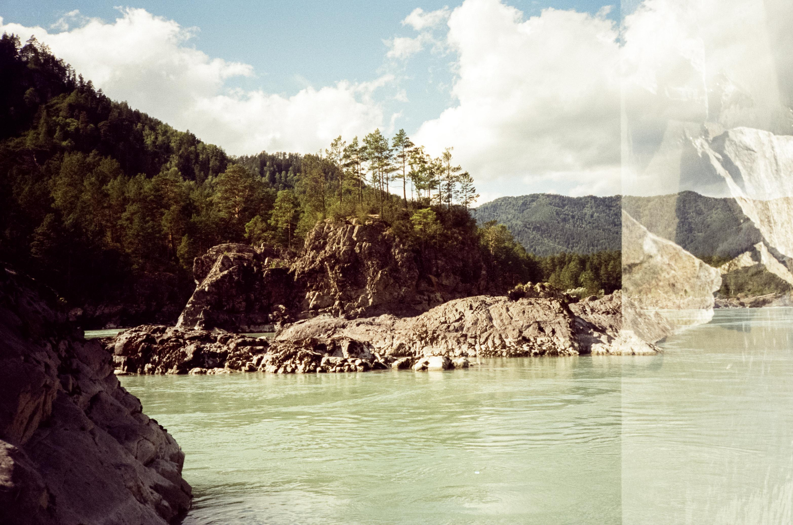 База Благодать на реке Куюм и Кедровый остров на Катуни. Фотограф-документалист Мария Осокина