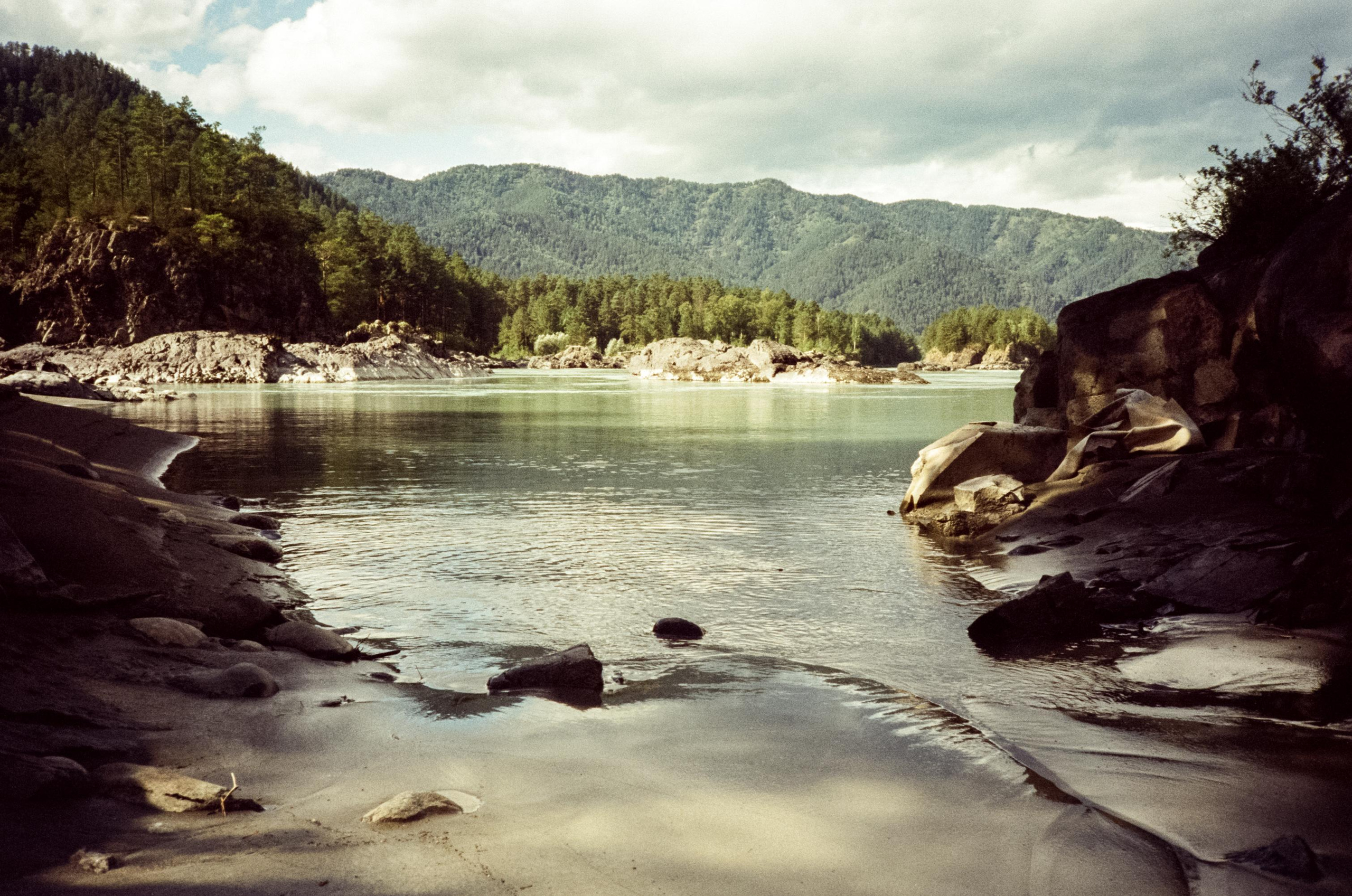 База Благодать на реке Куюм и Кедровый остров на Катуни. Фотограф-документалист Мария Осокина