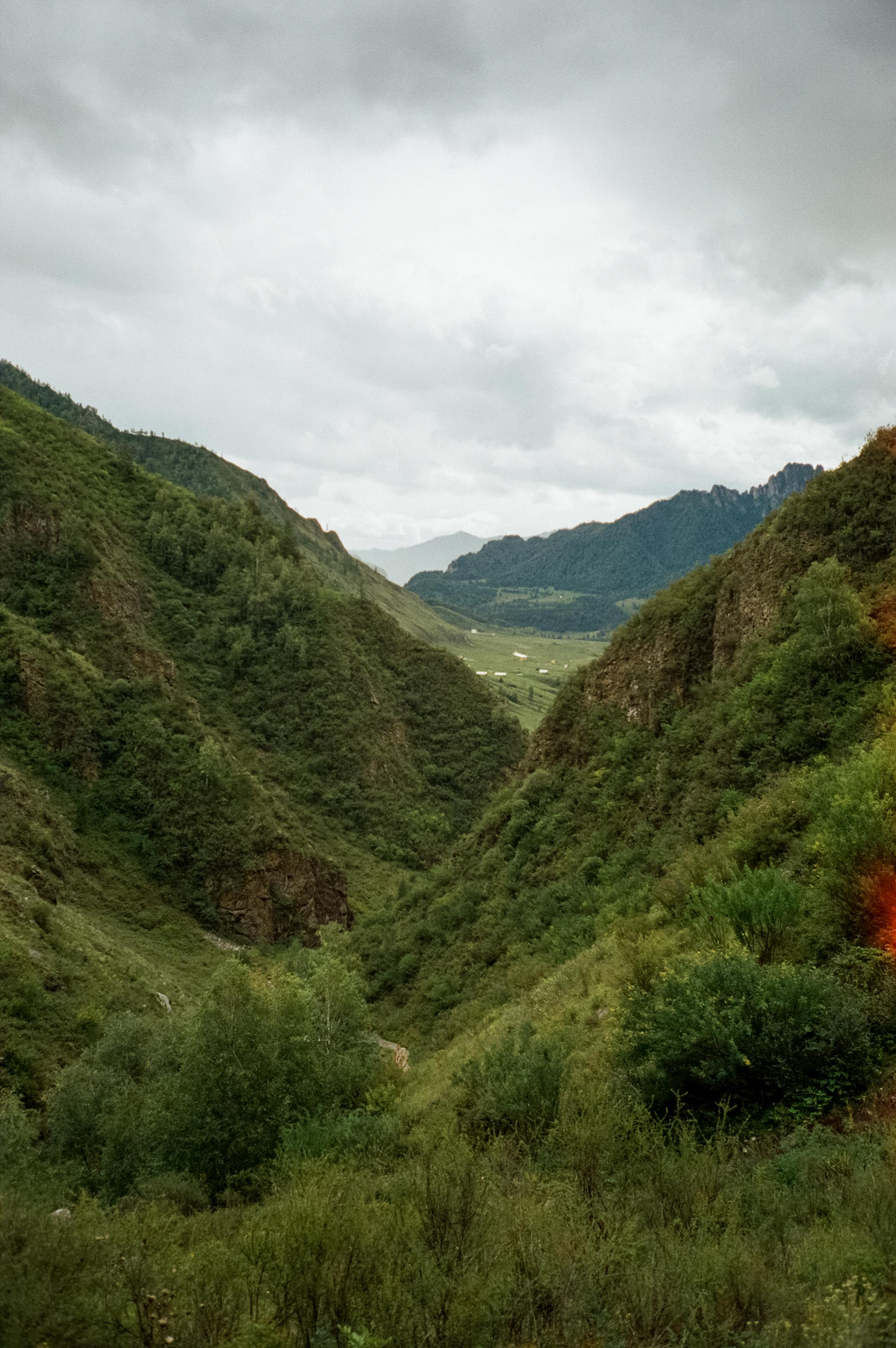 Урочище Чечкыш. Виды на Заячий остров и Разбитое сердце Катуни. Водопа. Фотограф-документалист Мария Осокина