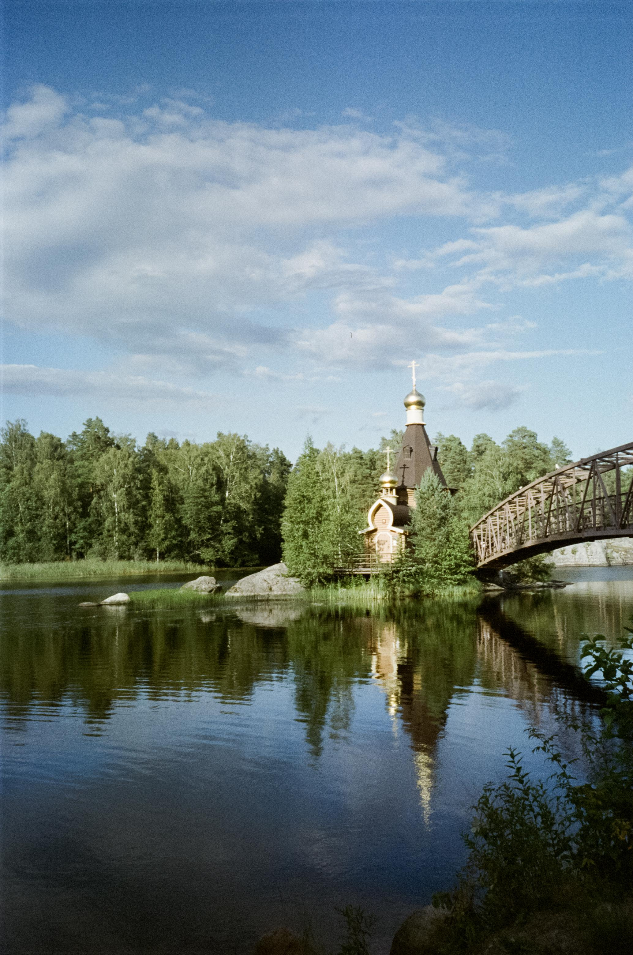 Храм Андрея Первозванного на Вуоксе и лютеранская кирха в Мельникове. Фотограф-документалист Мария Осокина