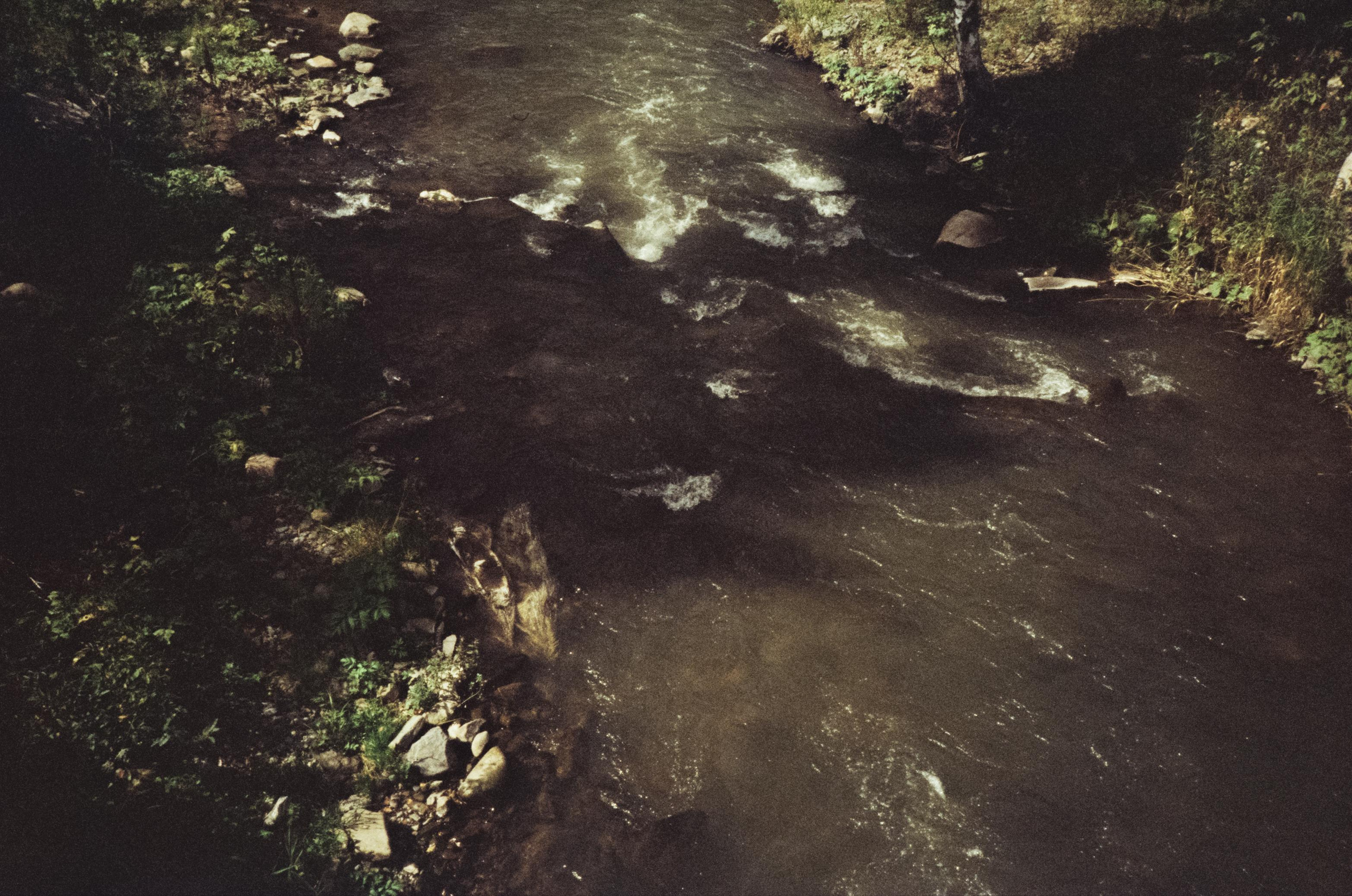 Дорога вдоль горной реки Куюм и база Благодать. Фотограф-документалист Мария Осокина