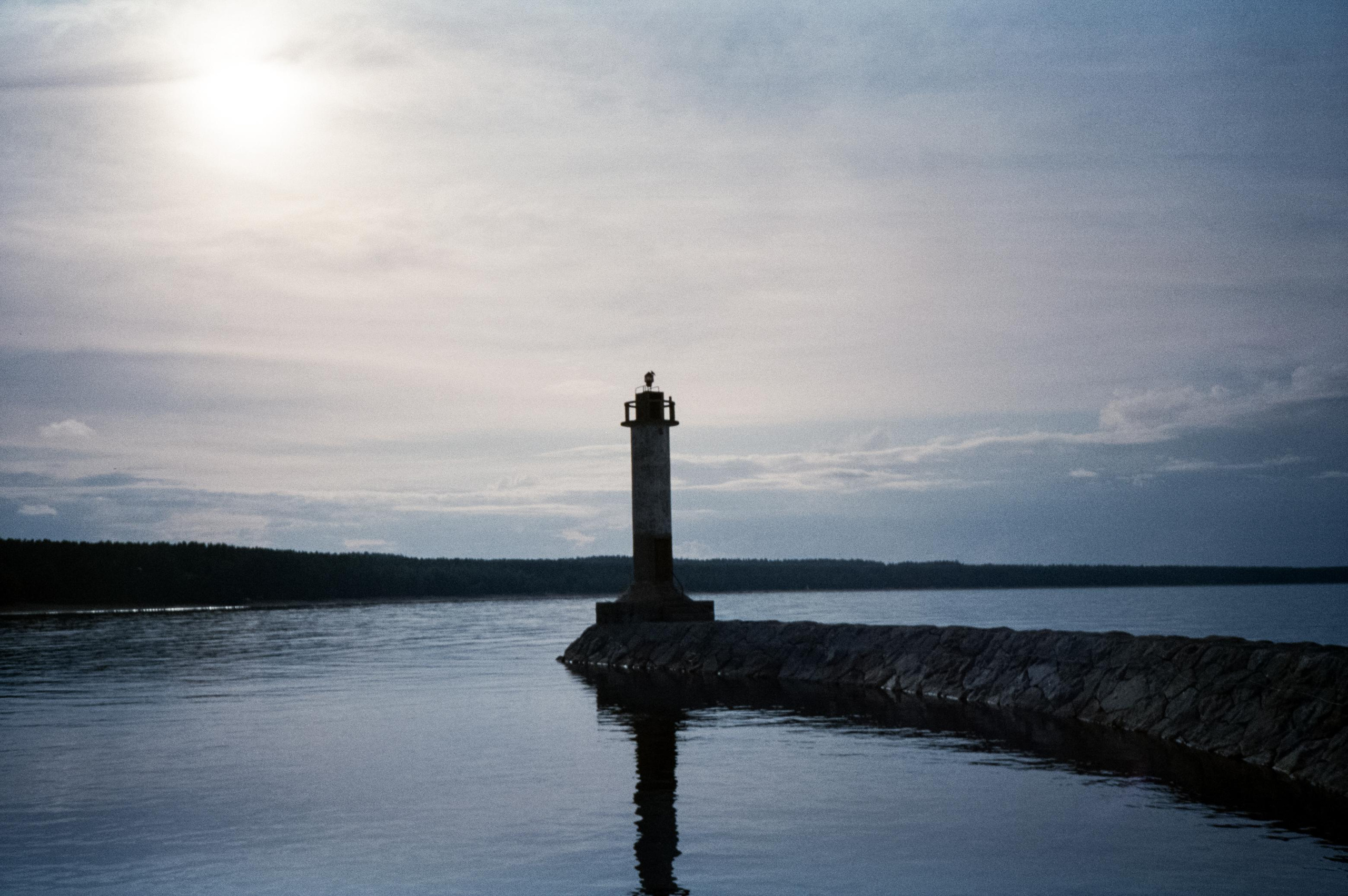 Маяк Вуохенсало в Golden Hour и озеро Отрадное на рассвете. Фотограф-документалист Мария Осокина