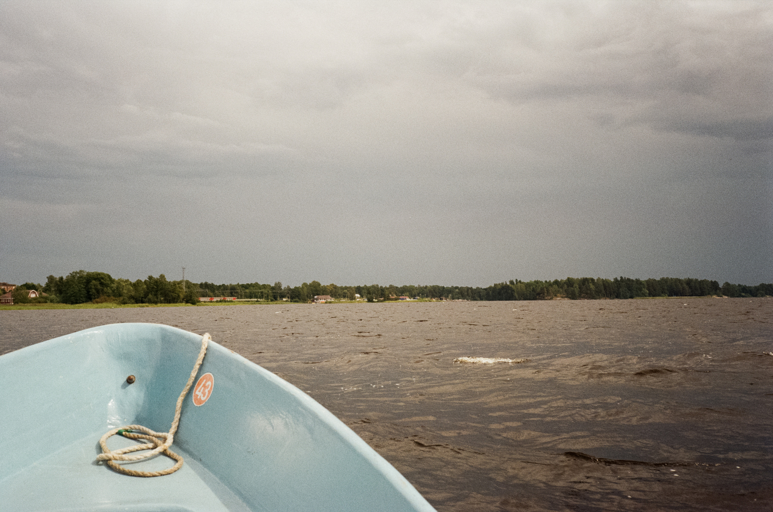 На моторке по реке Вуокса. Лодочная станция Вуокса-спорт. Фотограф-документалист Мария Осокина