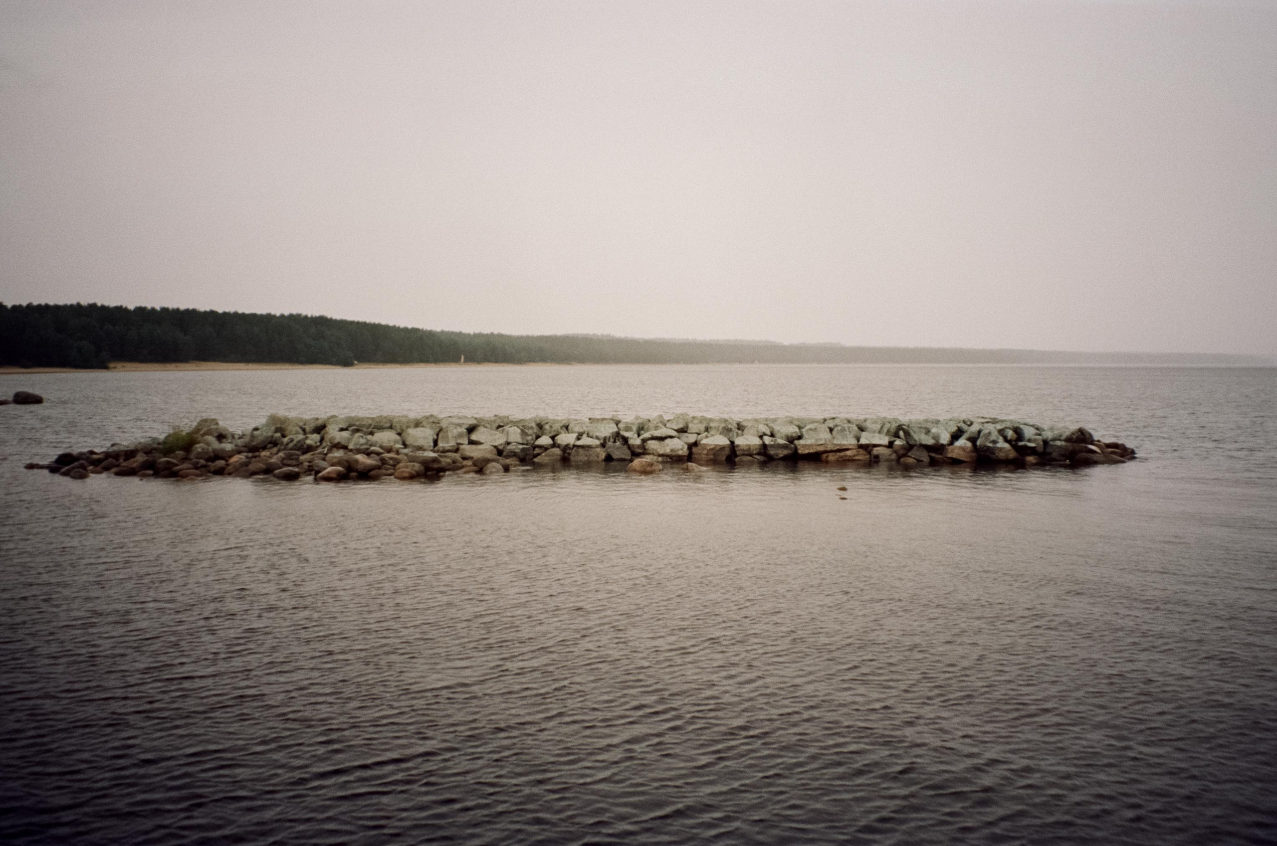 Маяк Вуохенсало в бухте Моторная и закат на озере Отрадное. Фотограф-документалист Мария Осокина