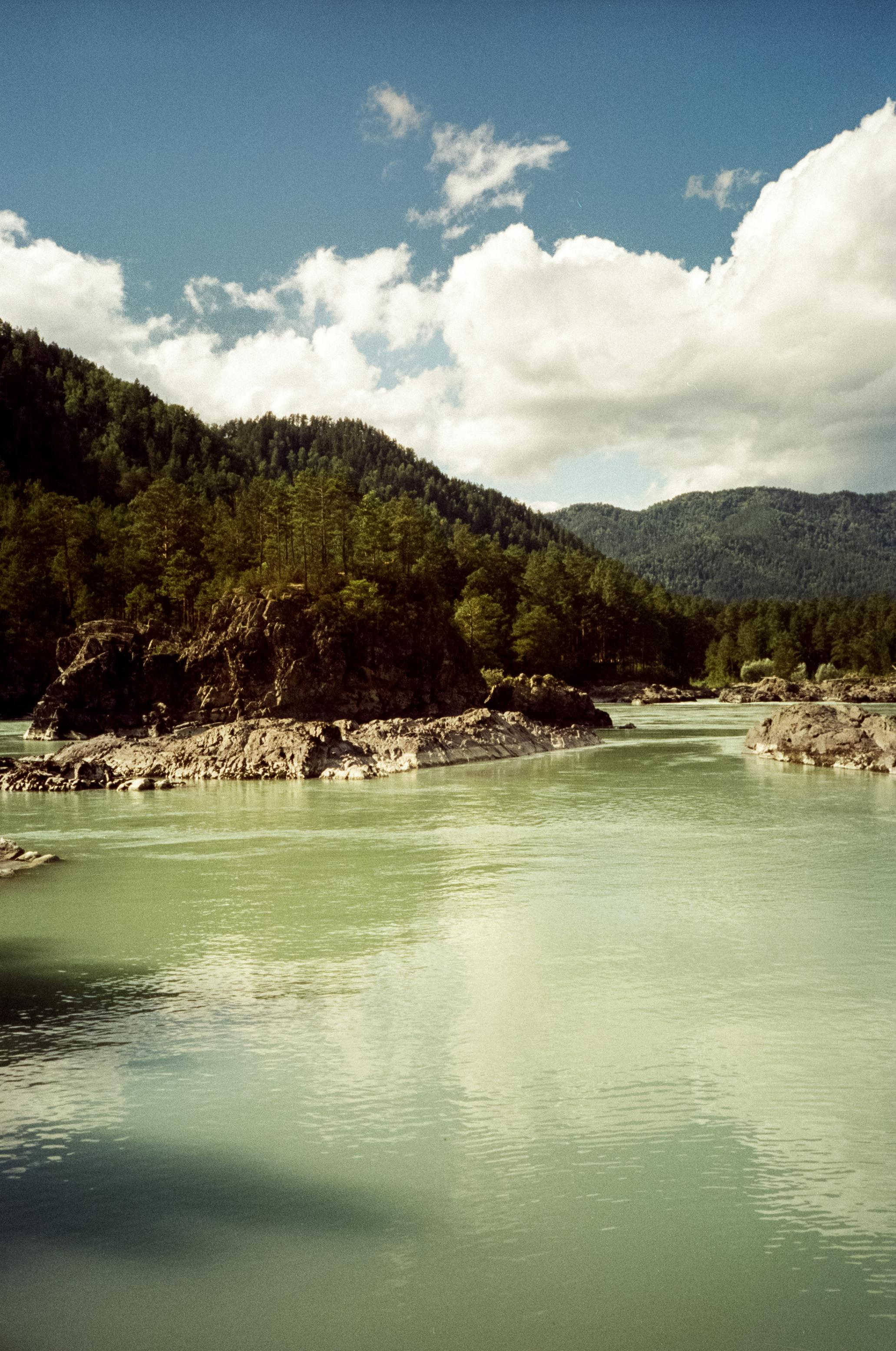 База Благодать на реке Куюм и Кедровый остров на Катуни. Фотограф-документалист Мария Осокина