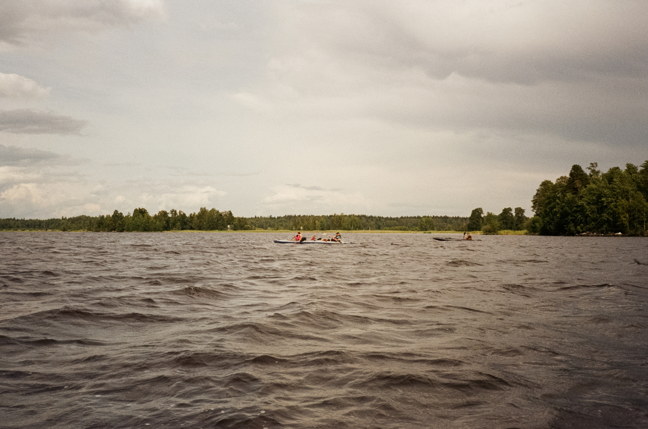 На моторке по реке Вуокса. Лодочная станция Вуокса-спорт. Фотограф-документалист Мария Осокина