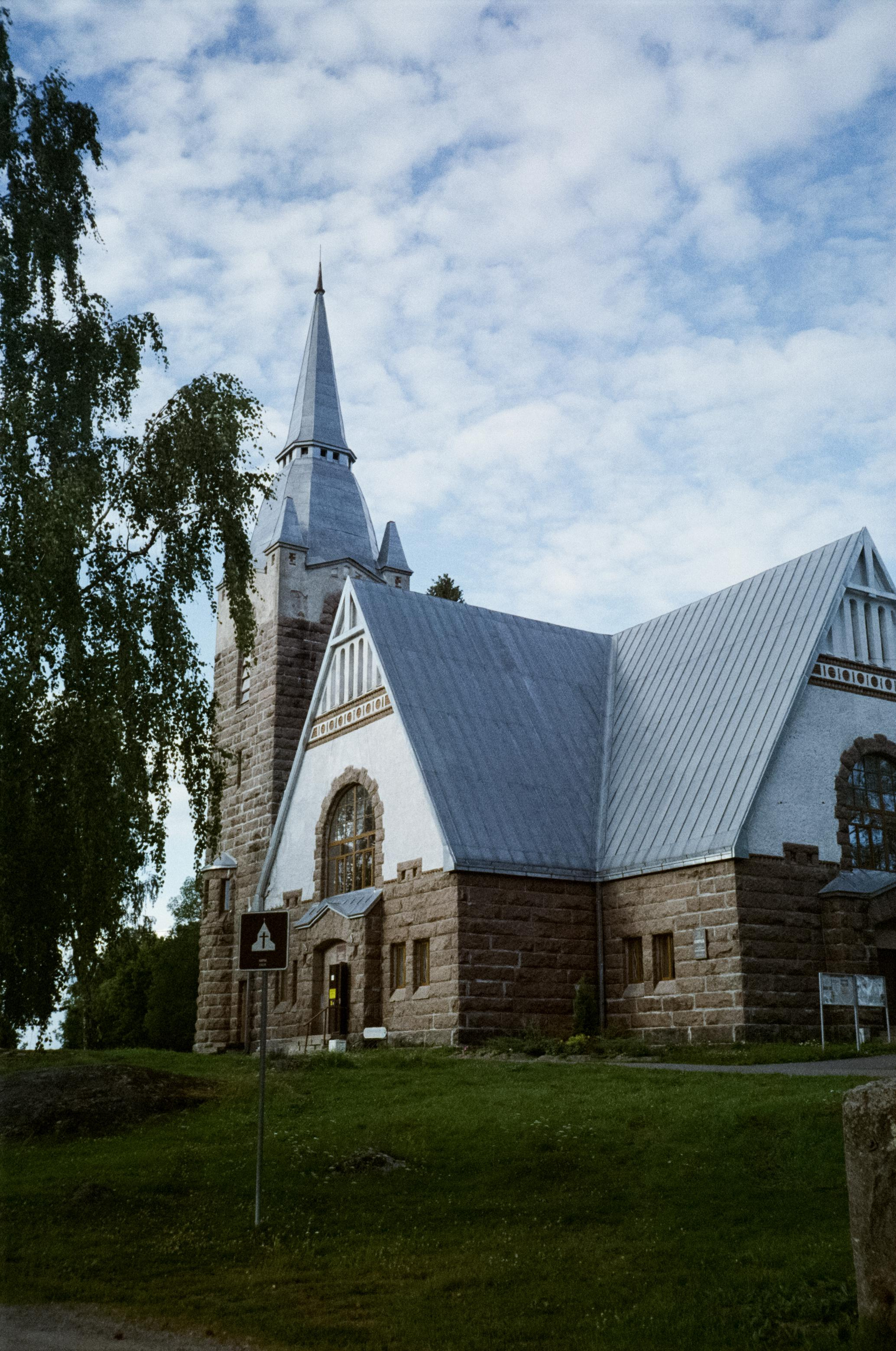 Храм Андрея Первозванного на Вуоксе и лютеранская кирха в Мельникове. Фотограф-документалист Мария Осокина