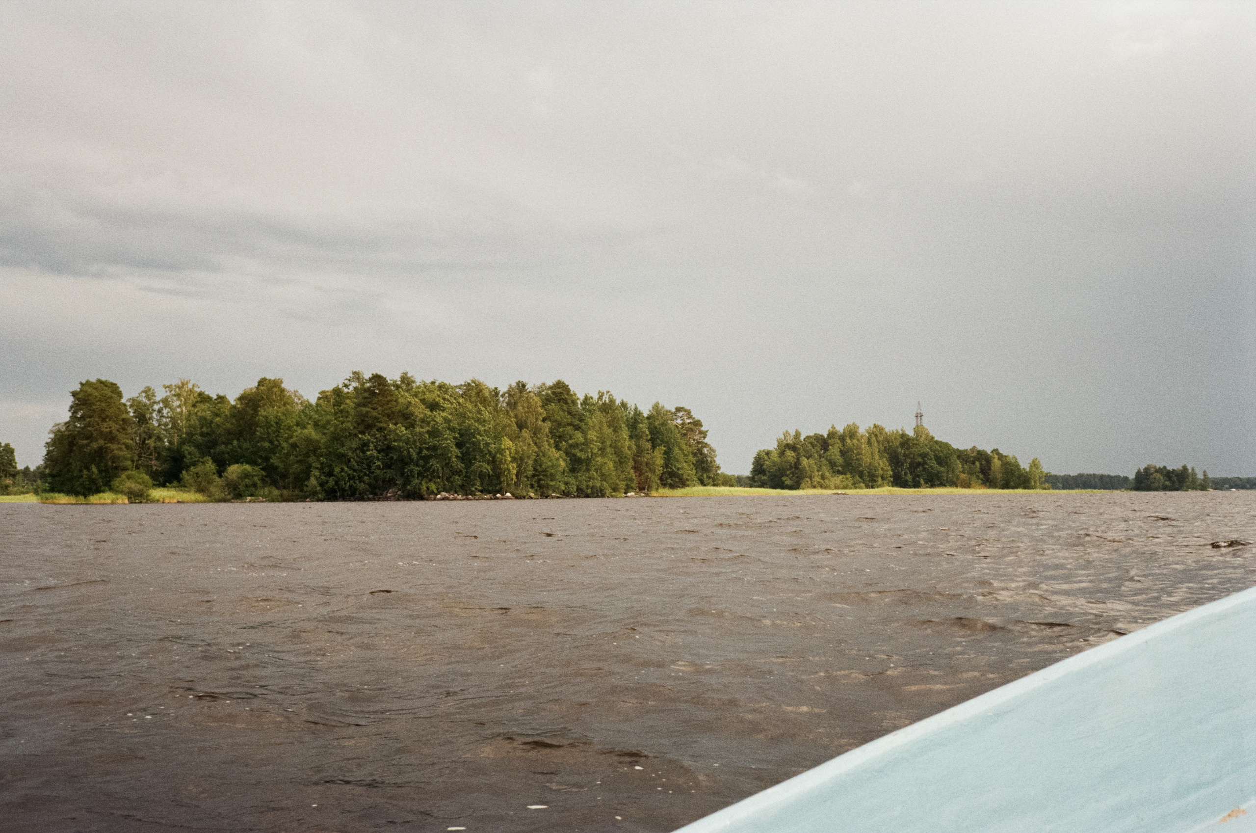 На моторке по реке Вуокса. Лодочная станция Вуокса-спорт. Фотограф-документалист Мария Осокина