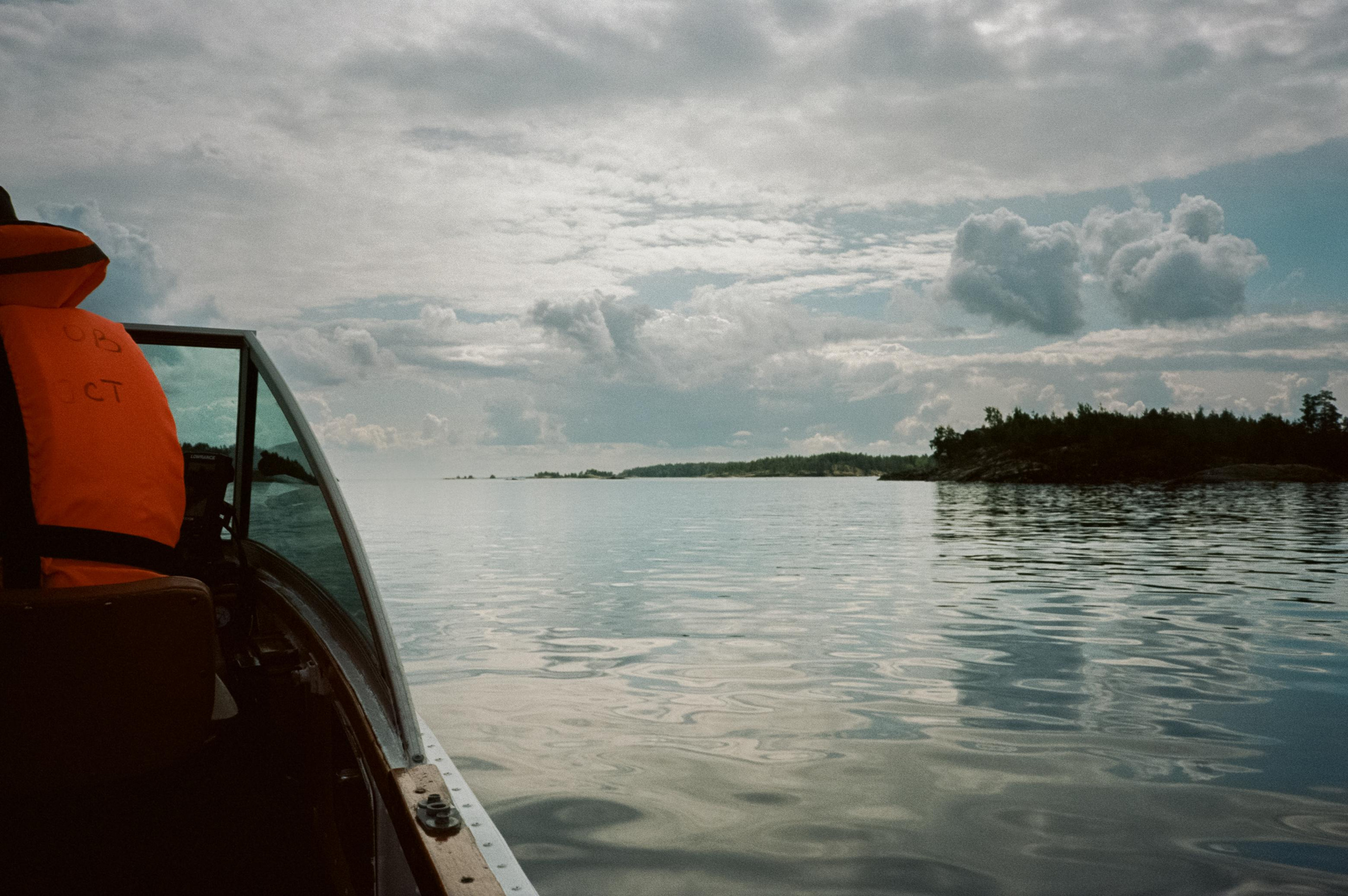 Ладожские шкеры. Виды с катера и высадки на островах. Фотограф-документалист Мария Осокина
