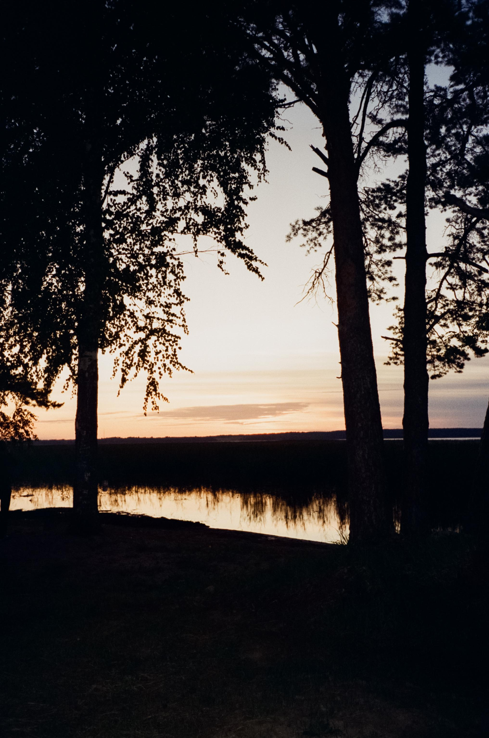 Восход на озере Отрадное, ДубльДом и блики солнца на воде. Фотограф-документалист Мария Осокина