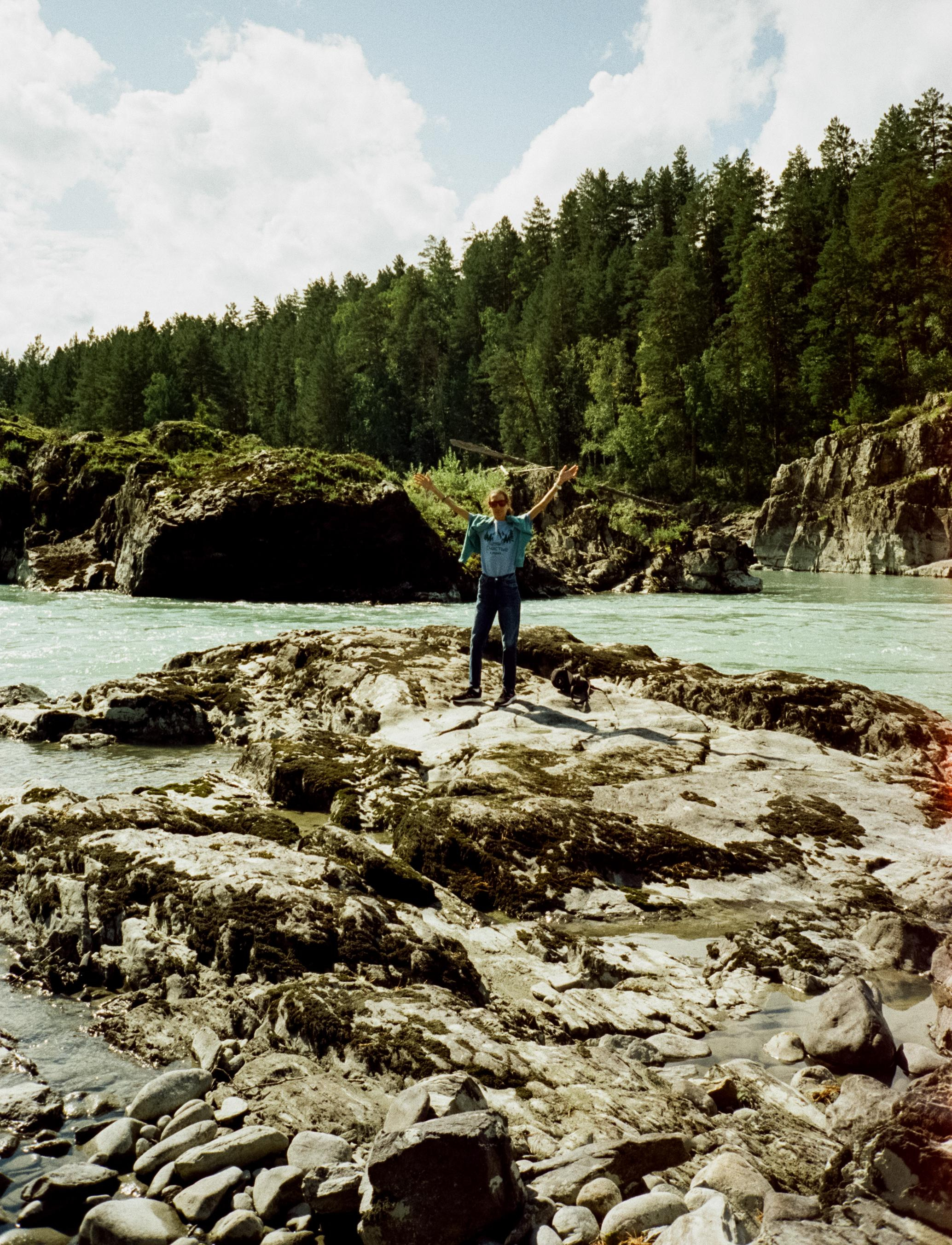 Катунь, острова и сосны в солнечный день. Фотограф-документалист Мария Осокина