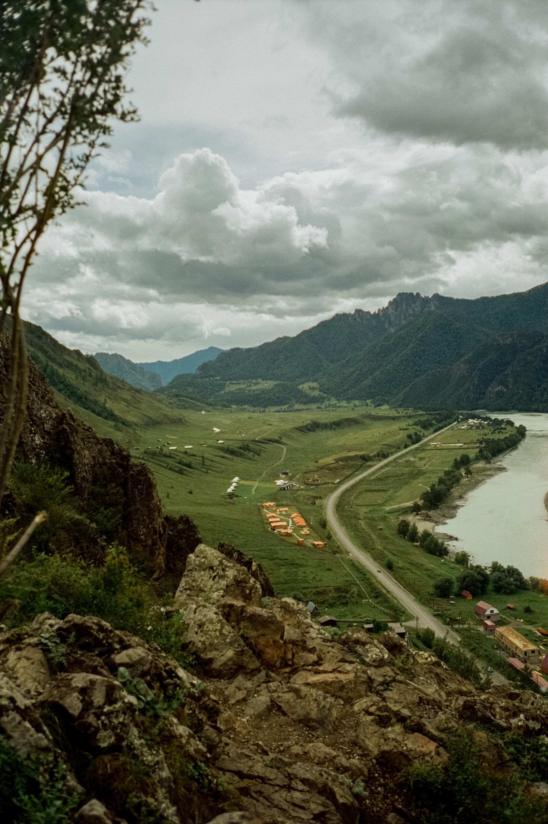 Урочище Чечкыш. Виды на Заячий остров и Разбитое сердце Катуни. Водопа. Фотограф-документалист Мария Осокина