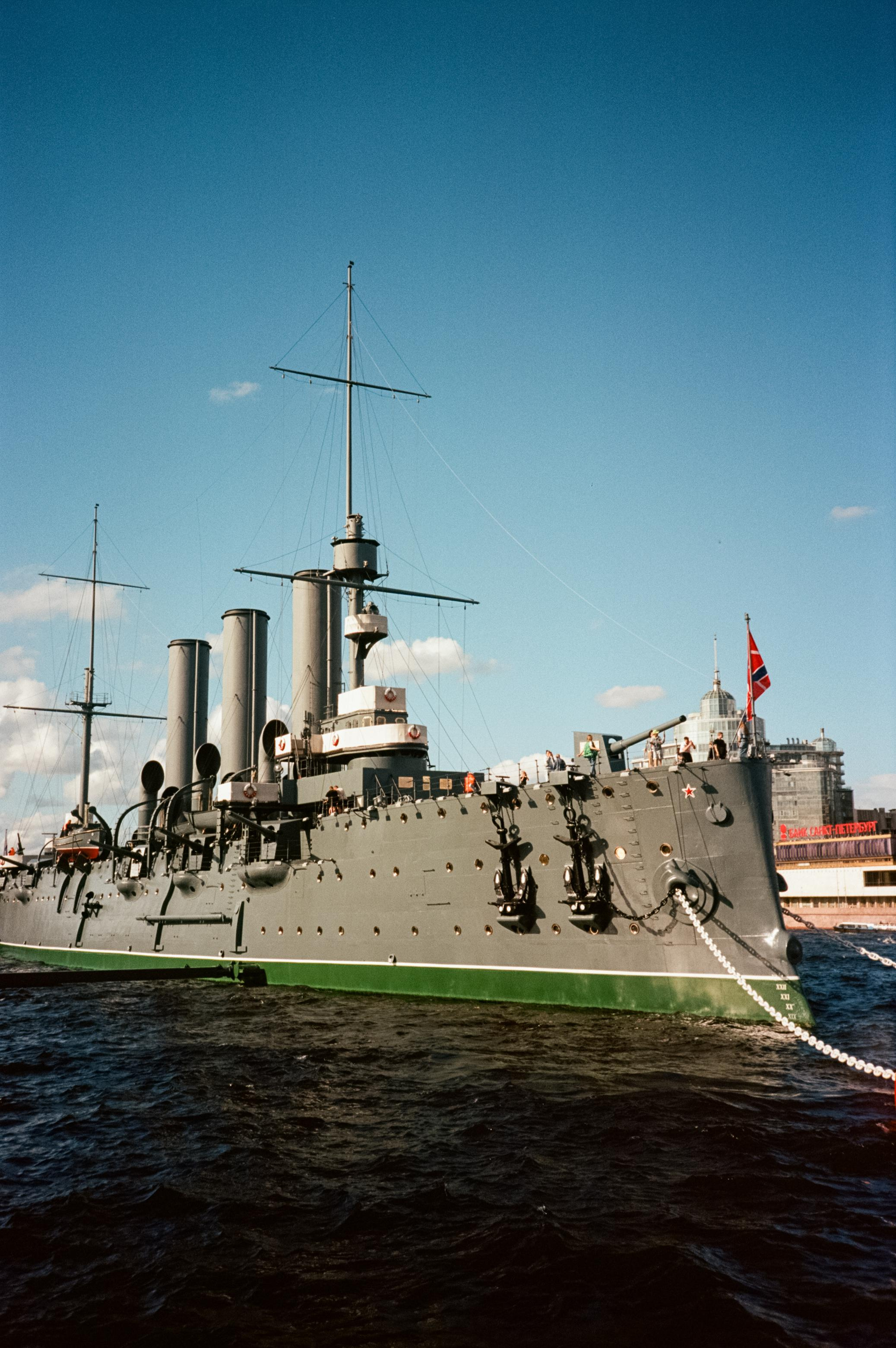 Питер. Крейсер Аврора и набережная Невы накануне дня ВМФ. Фотограф-документалист Мария Осокина