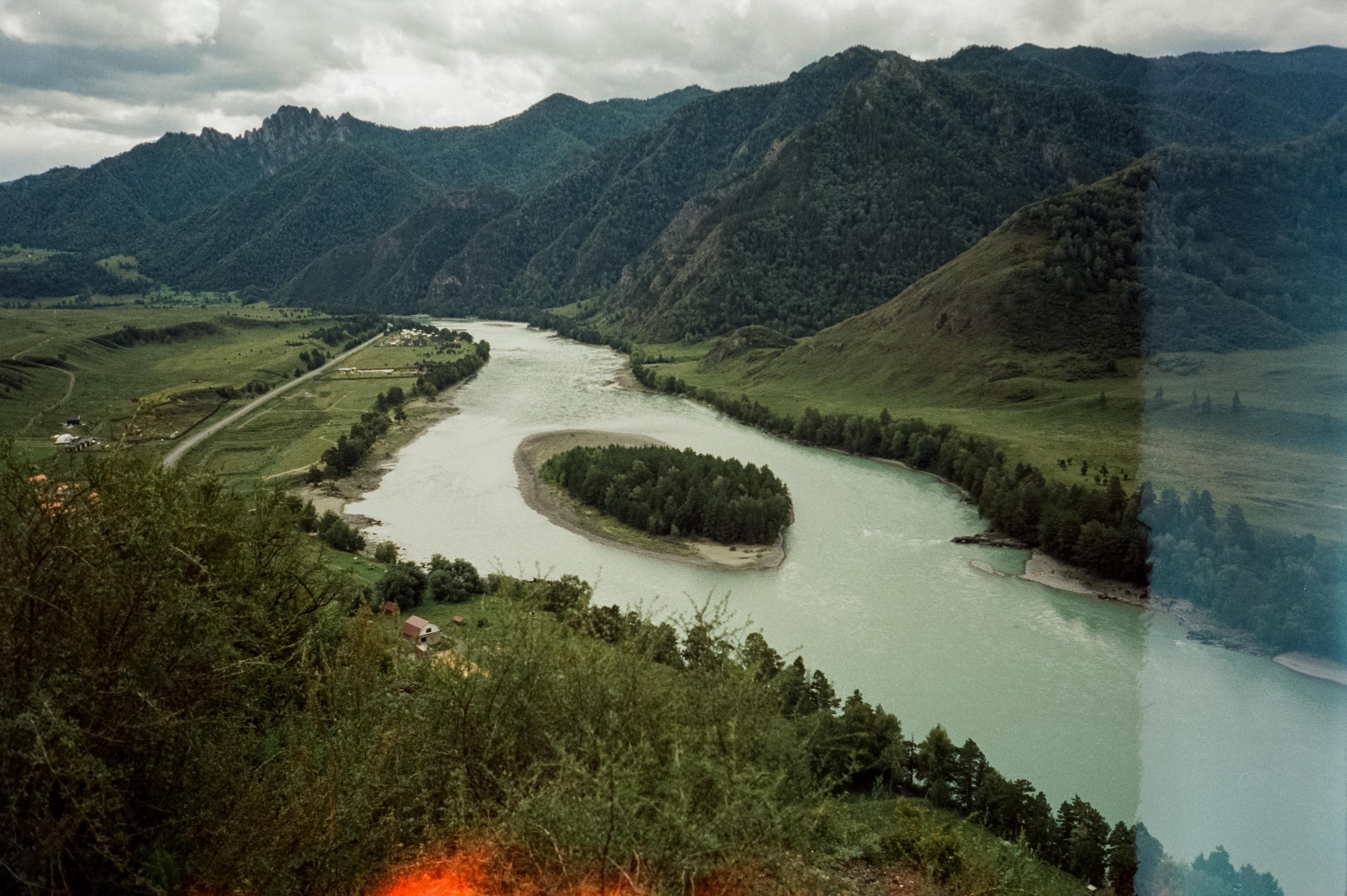 Урочище Чечкыш. Виды на Заячий остров и Разбитое сердце Катуни. Водопа. Фотограф-документалист Мария Осокина