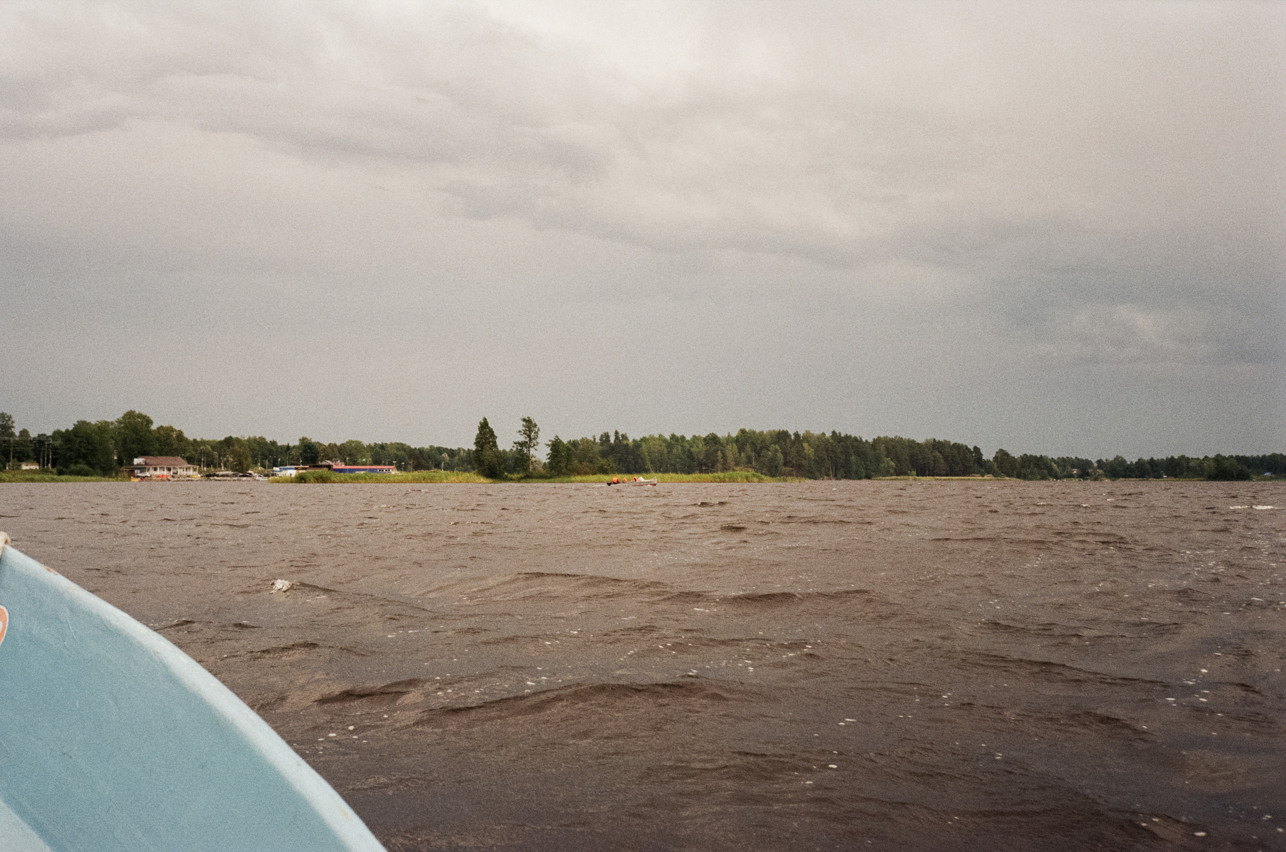 На моторке по реке Вуокса. Лодочная станция Вуокса-спорт. Фотограф-документалист Мария Осокина