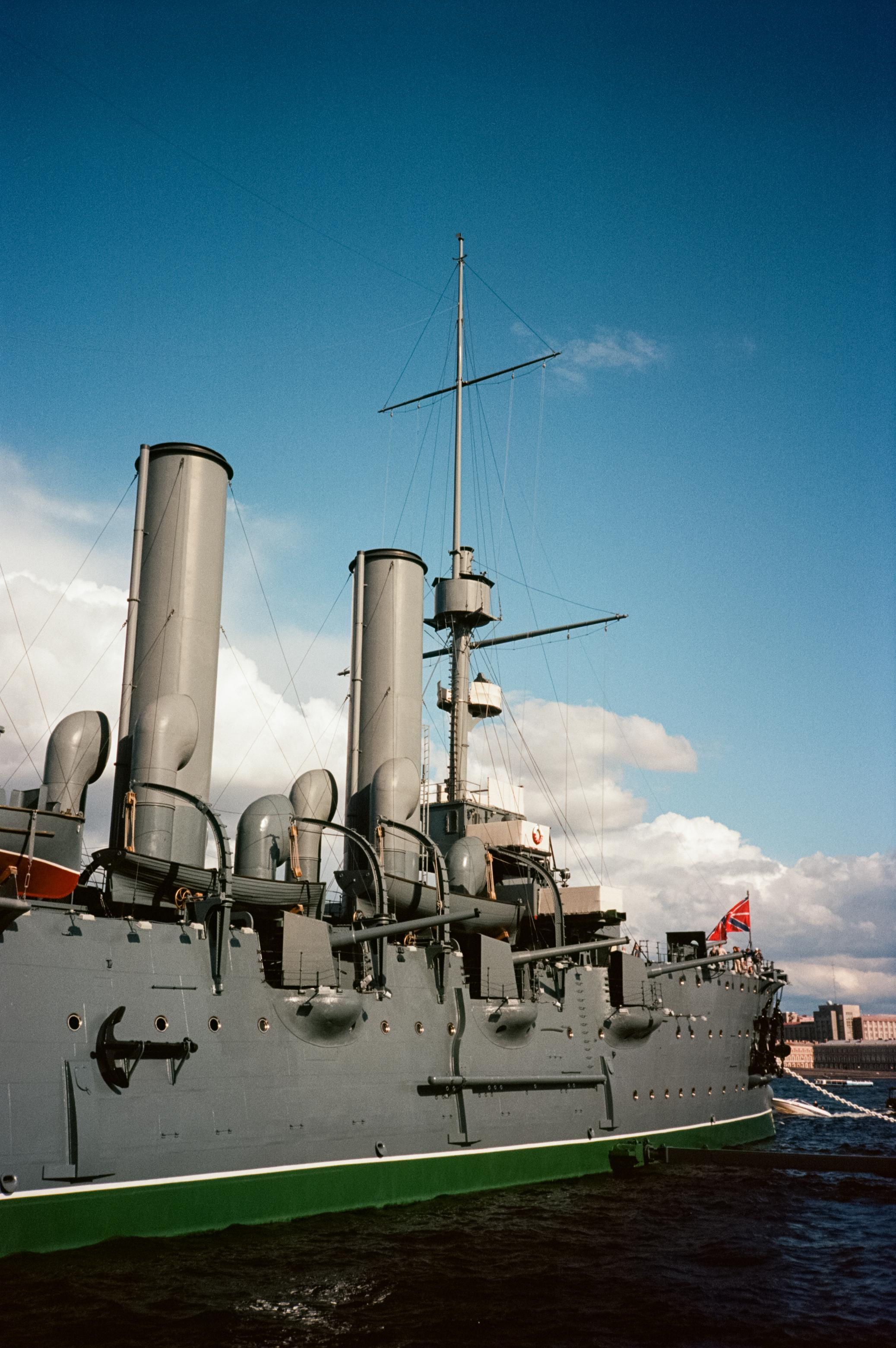 Питер. Крейсер Аврора и набережная Невы накануне дня ВМФ. Фотограф-документалист Мария Осокина