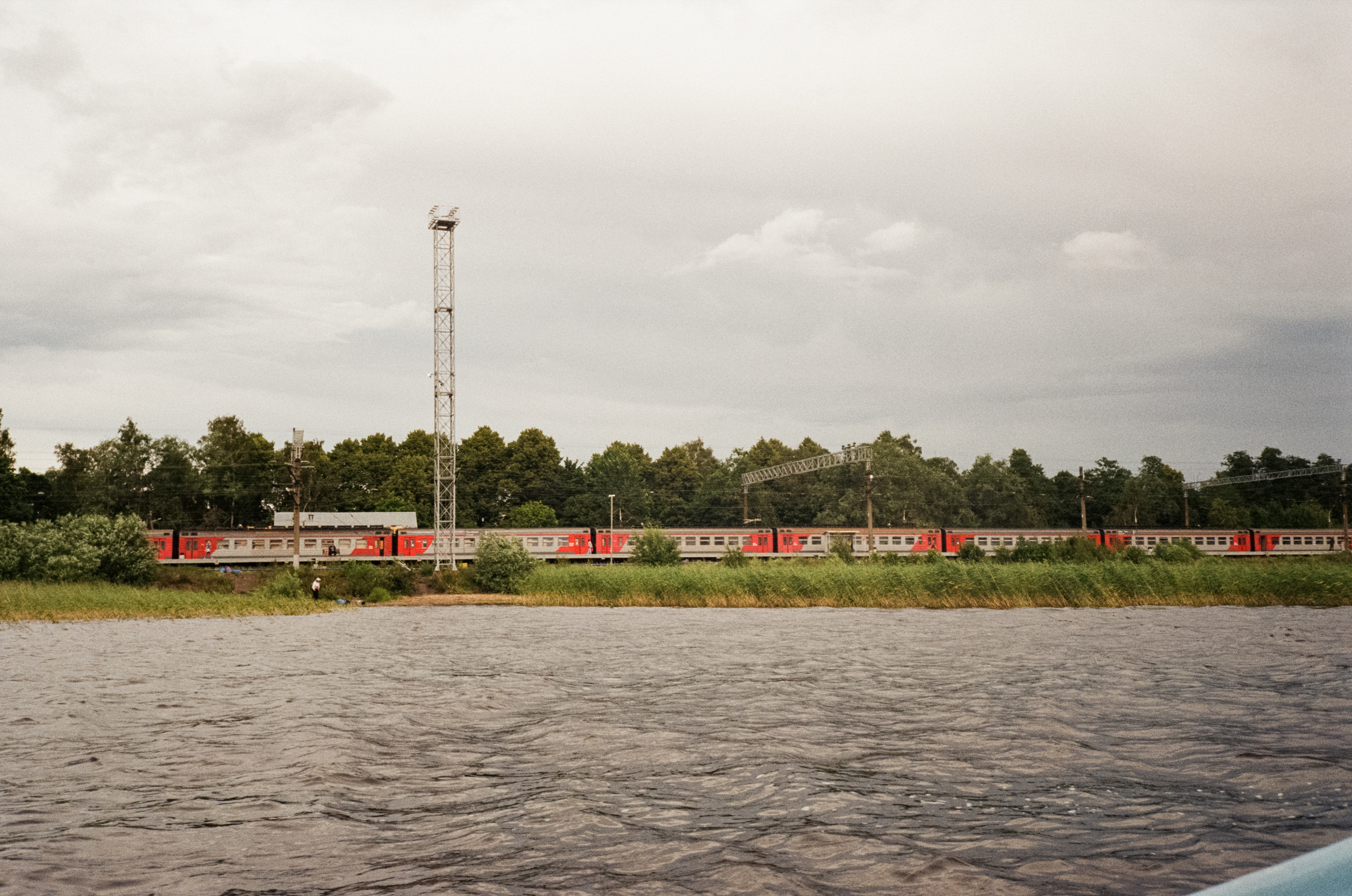 На моторке по реке Вуокса. Лодочная станция Вуокса-спорт. Фотограф-документалист Мария Осокина