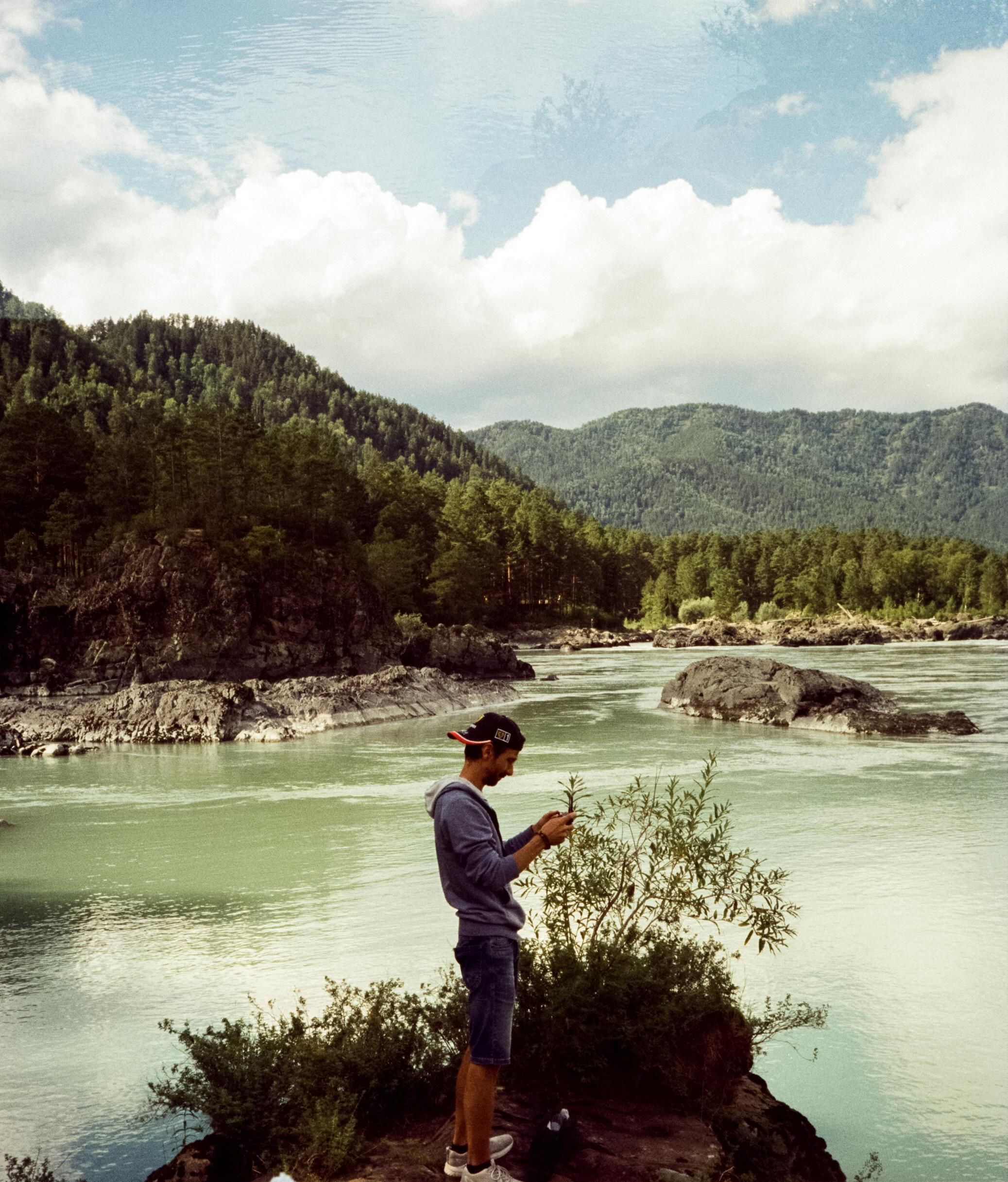 База Благодать на реке Куюм и Кедровый остров на Катуни. Фотограф-документалист Мария Осокина