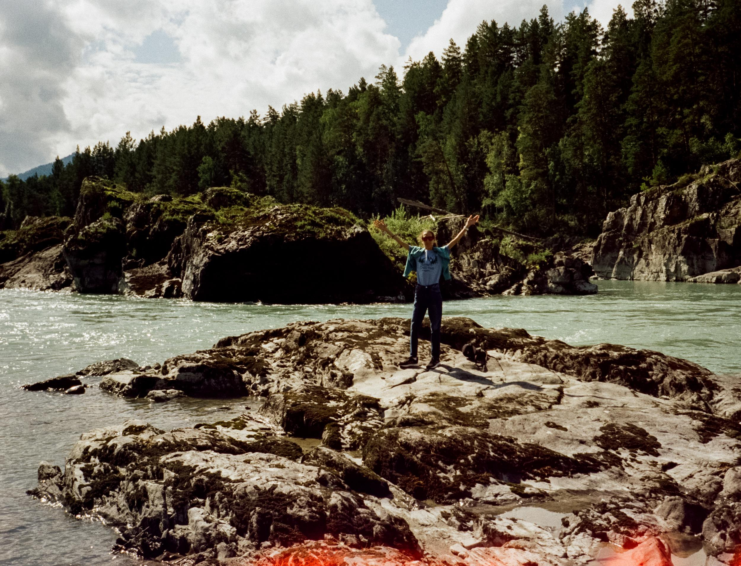Катунь, острова и сосны в солнечный день. Фотограф-документалист Мария Осокина