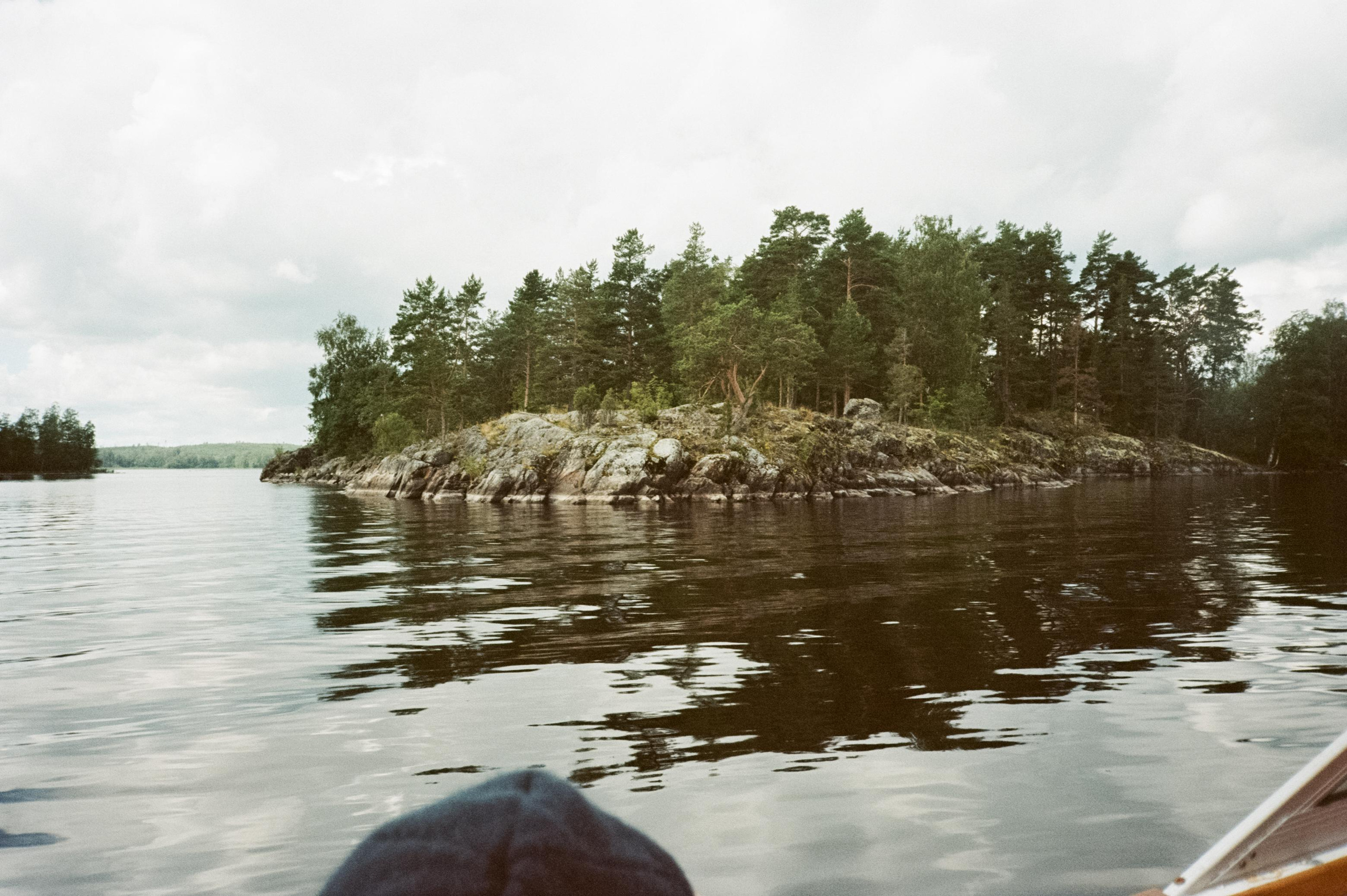 Ладожские шкеры. Виды с катера и высадки на островах. Фотограф-документалист Мария Осокина