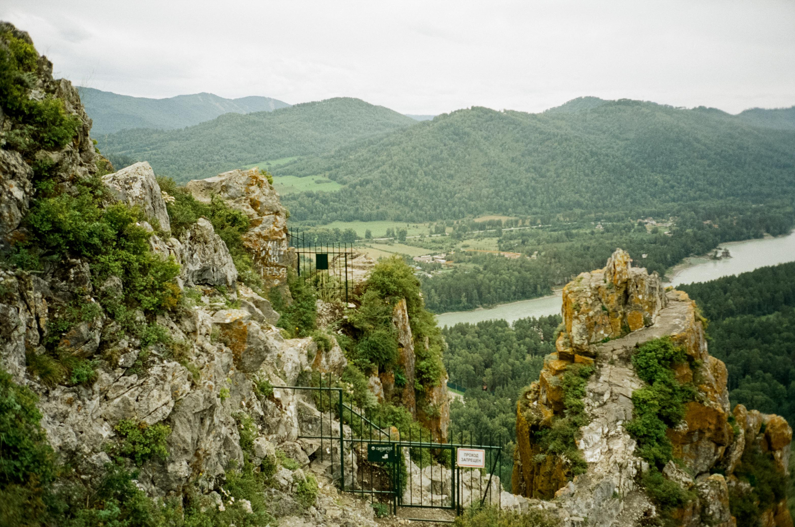 Гора Чертов Палец в селе Катунь. Фотограф-документалист Мария Осокина