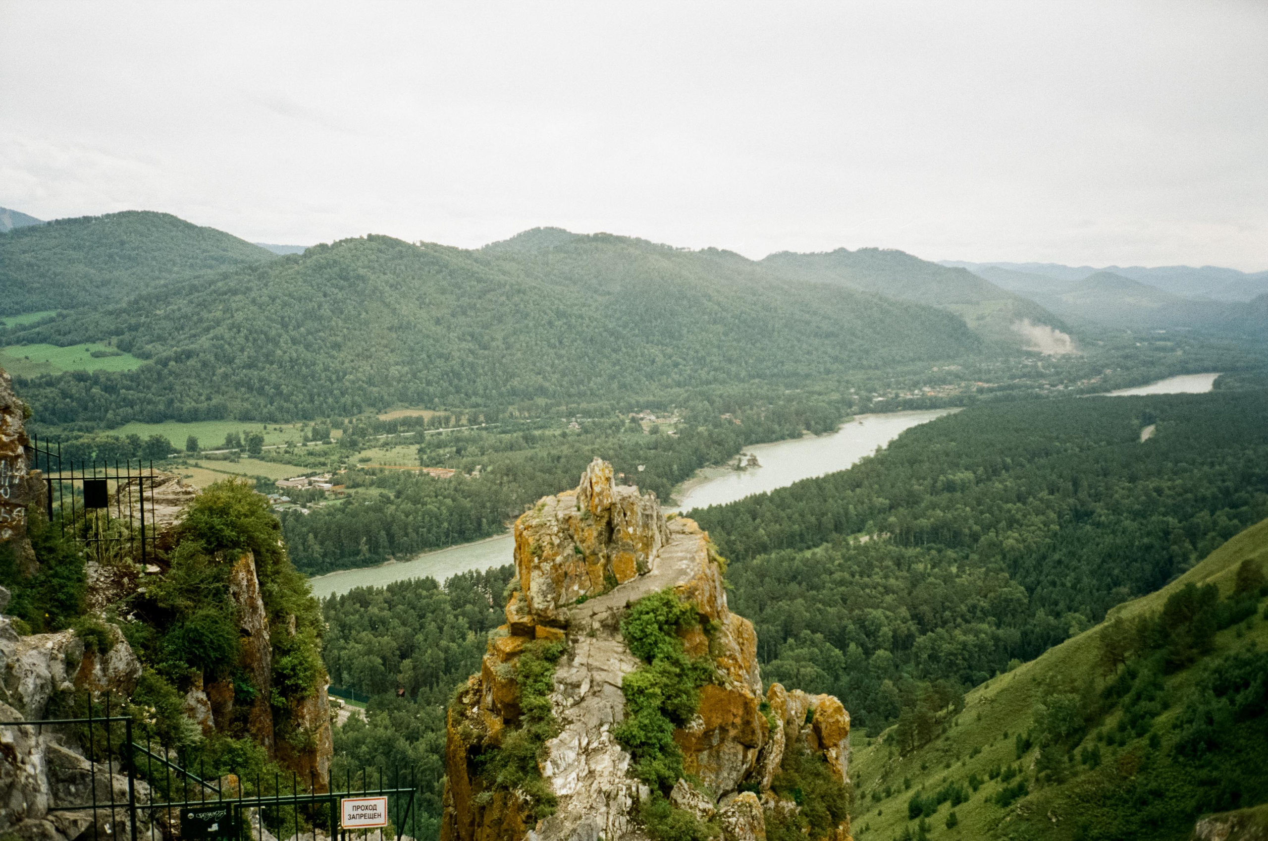 Гора Чертов Палец в селе Катунь. Фотограф-документалист Мария Осокина