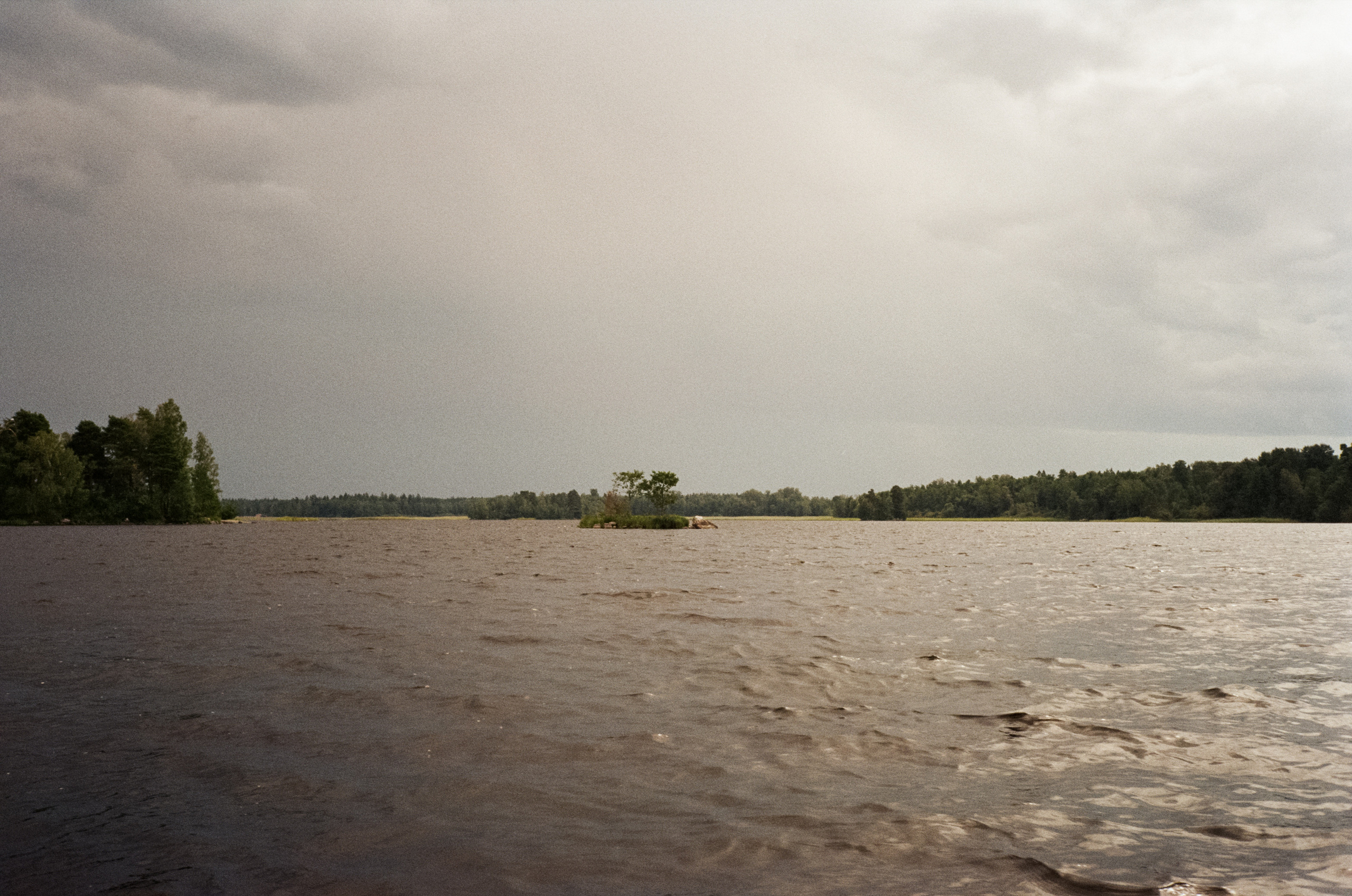 На моторке по реке Вуокса. Лодочная станция Вуокса-спорт. Фотограф-документалист Мария Осокина