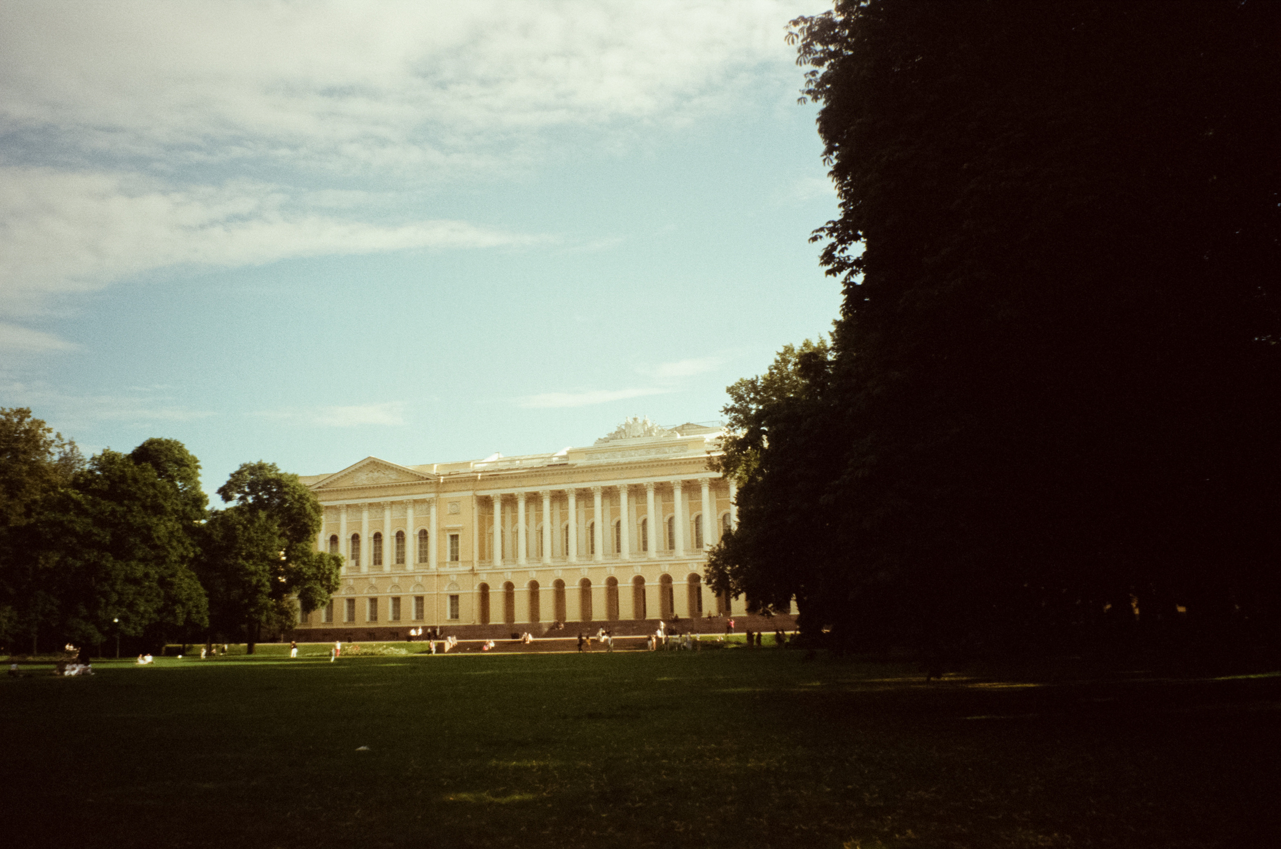 Прогулка по Питеру в солнечный день. Фотограф-документалист Мария Осокина