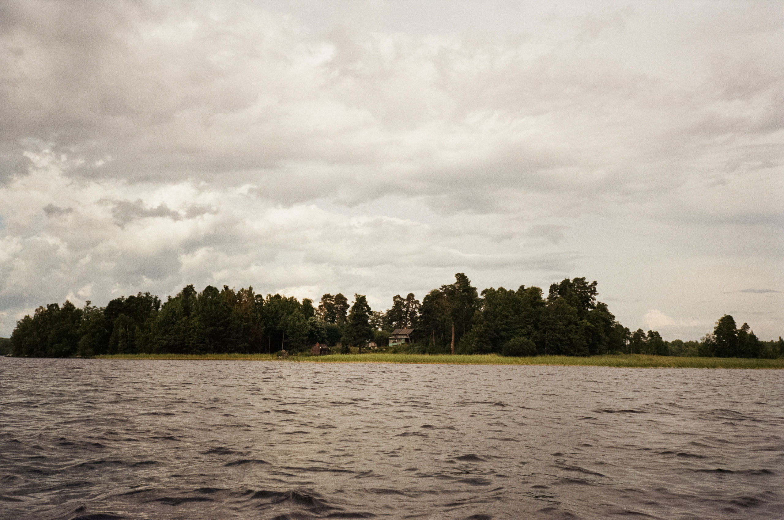 На моторке по реке Вуокса. Лодочная станция Вуокса-спорт. Фотограф-документалист Мария Осокина