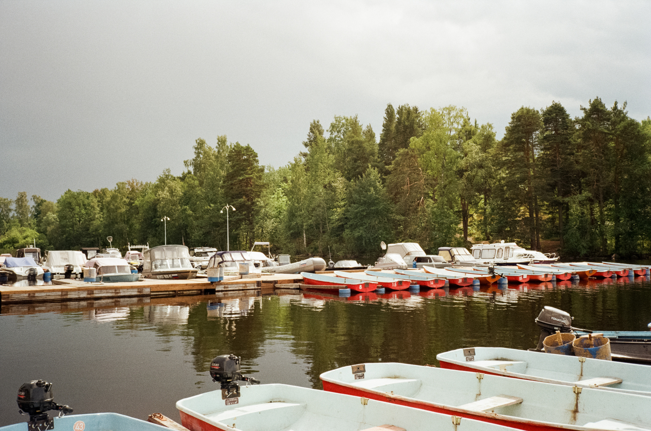 На моторке по реке Вуокса. Лодочная станция Вуокса-спорт. Фотограф-документалист Мария Осокина