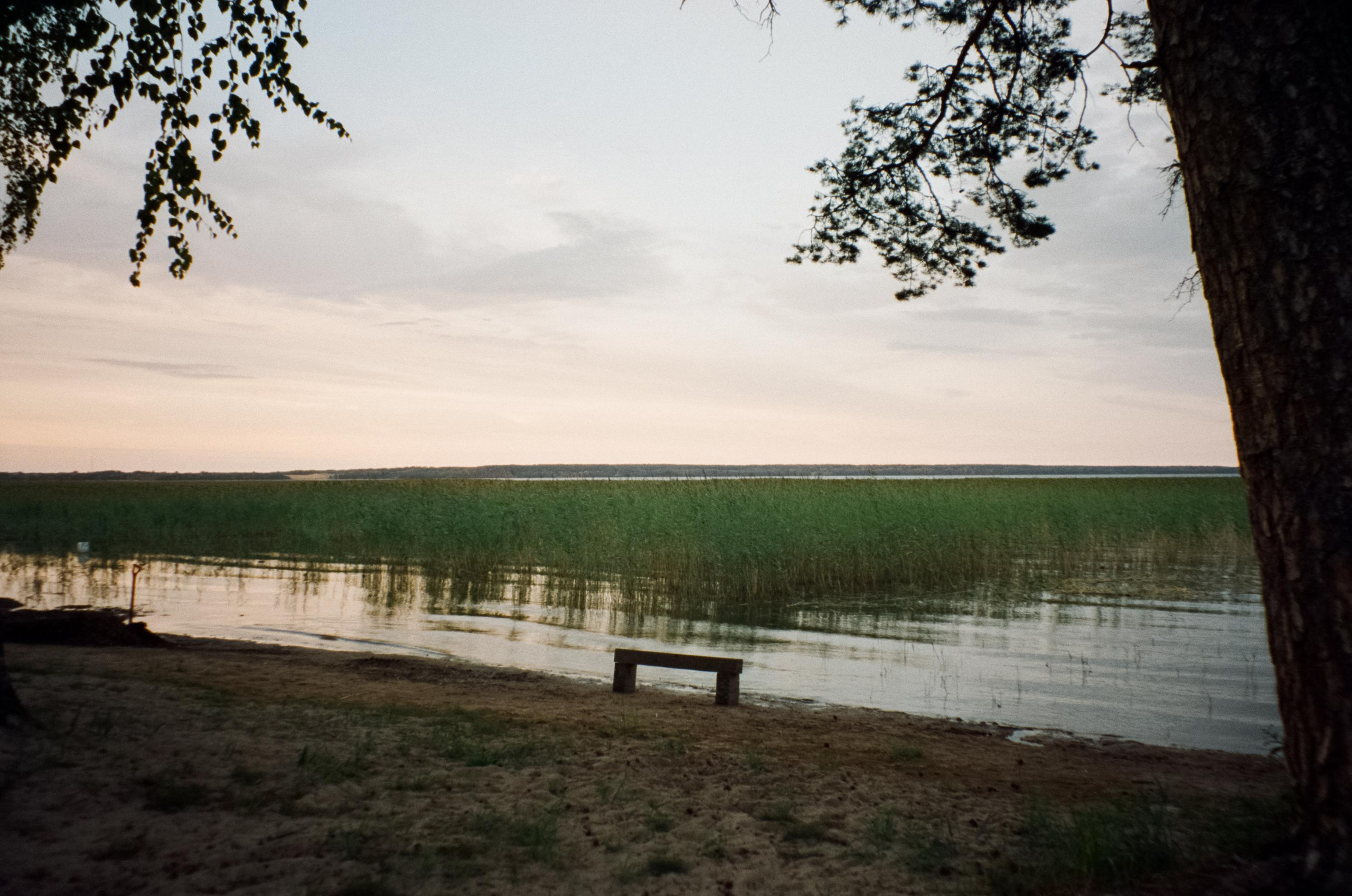 Маяк Вуохенсало в бухте Моторная и закат на озере Отрадное. Фотограф-документалист Мария Осокина