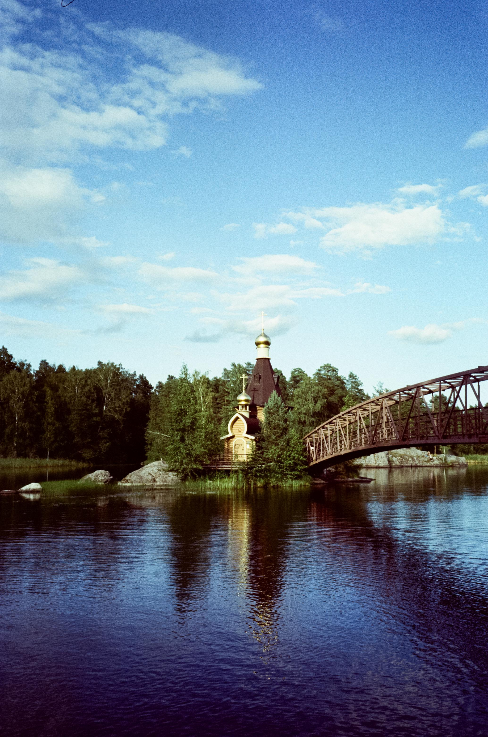 Храм Андрея Первозванного на Вуоксе и лютеранская кирха в Мельникове. Фотограф-документалист Мария Осокина