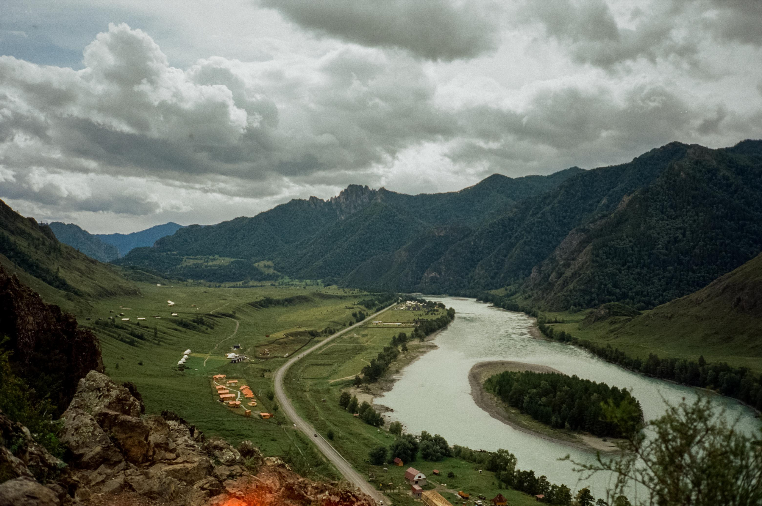 Урочище Чечкыш. Виды на Заячий остров и Разбитое сердце Катуни. Водопа. Фотограф-документалист Мария Осокина