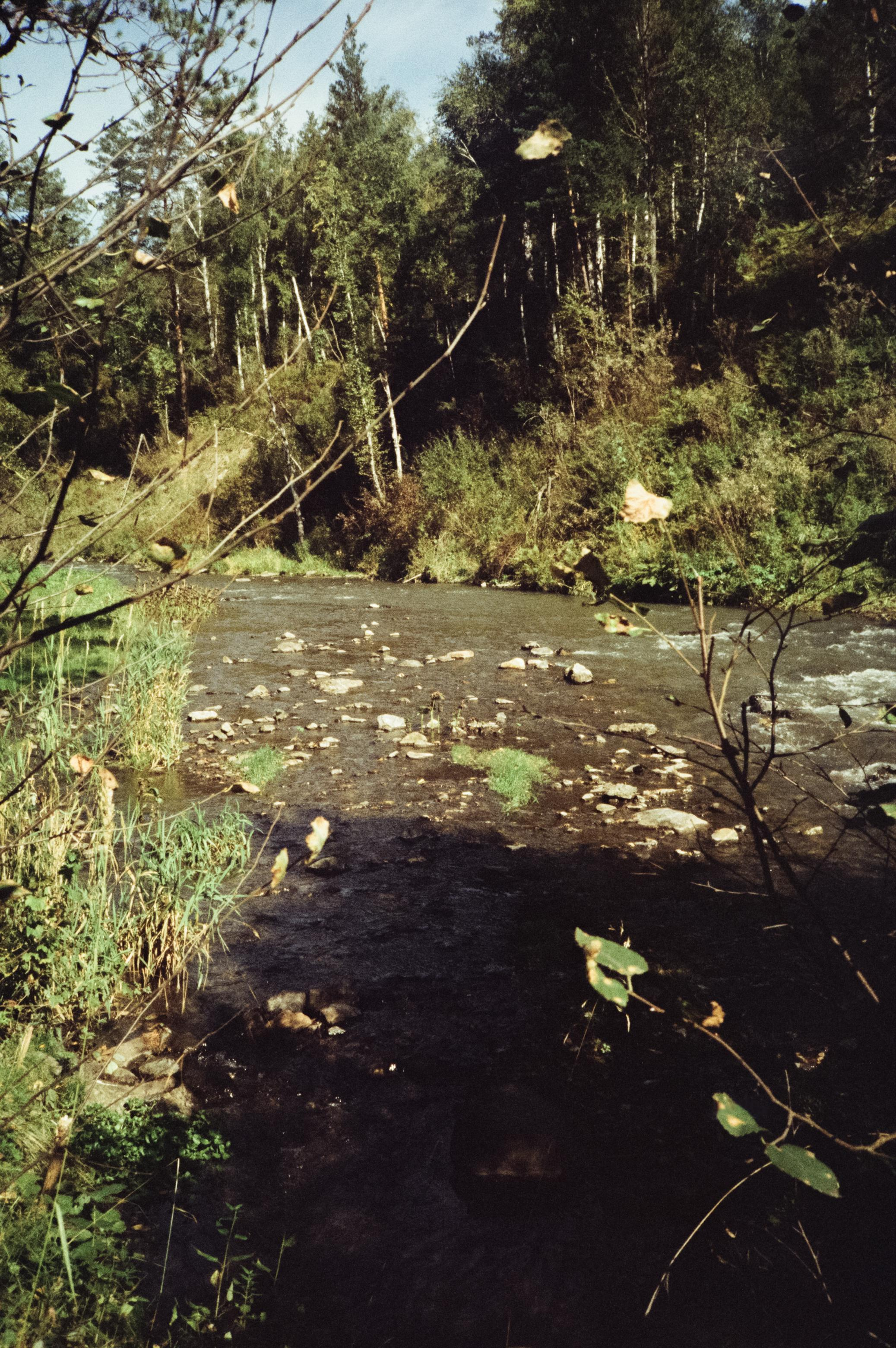Дорога вдоль горной реки Куюм и база Благодать. Фотограф-документалист Мария Осокина