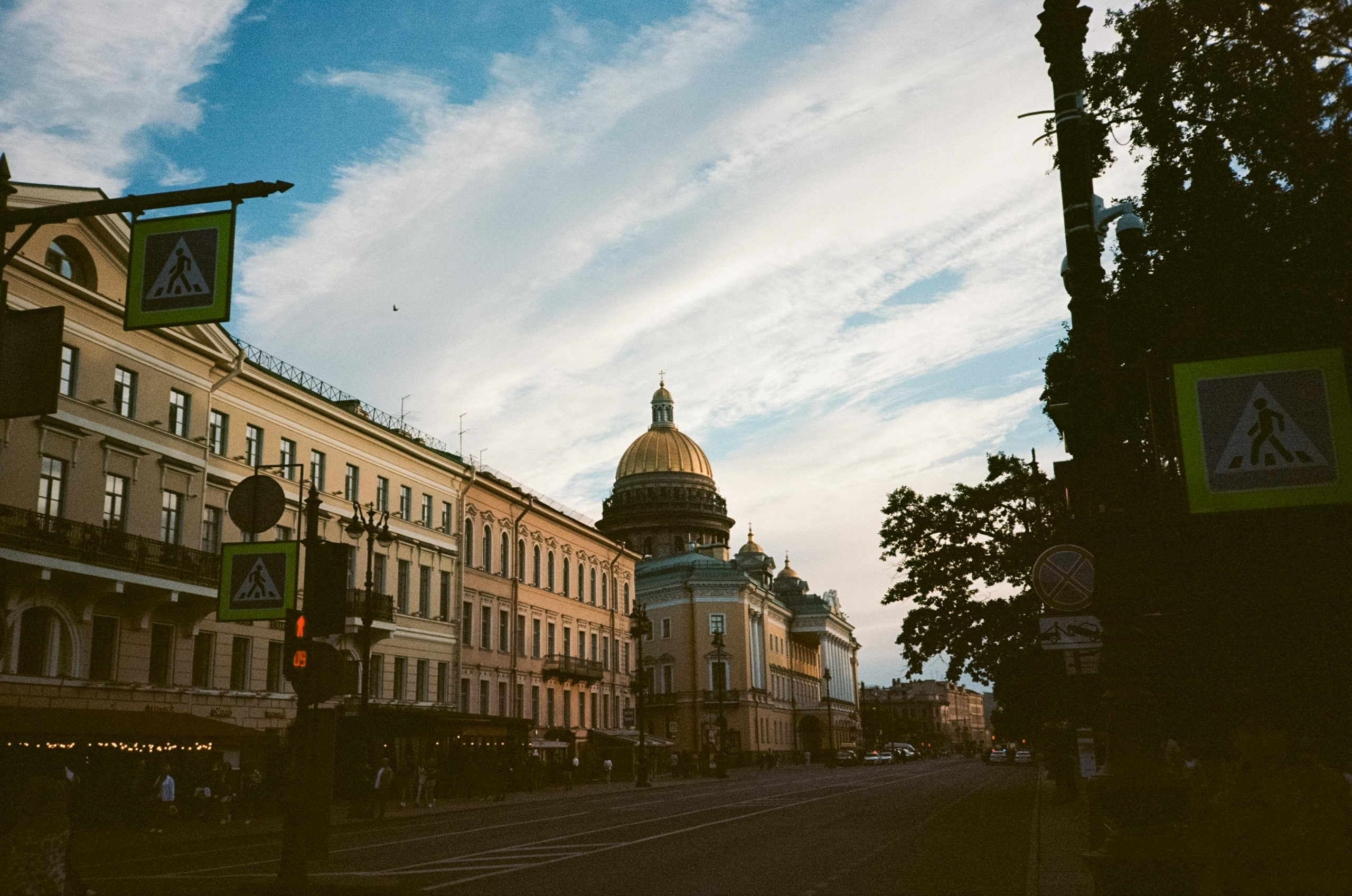 Праздничный Санкт-Петербург. Исаакиевский Собор, Эрмитаж и Нева. Фотограф-документалист Мария Осокина