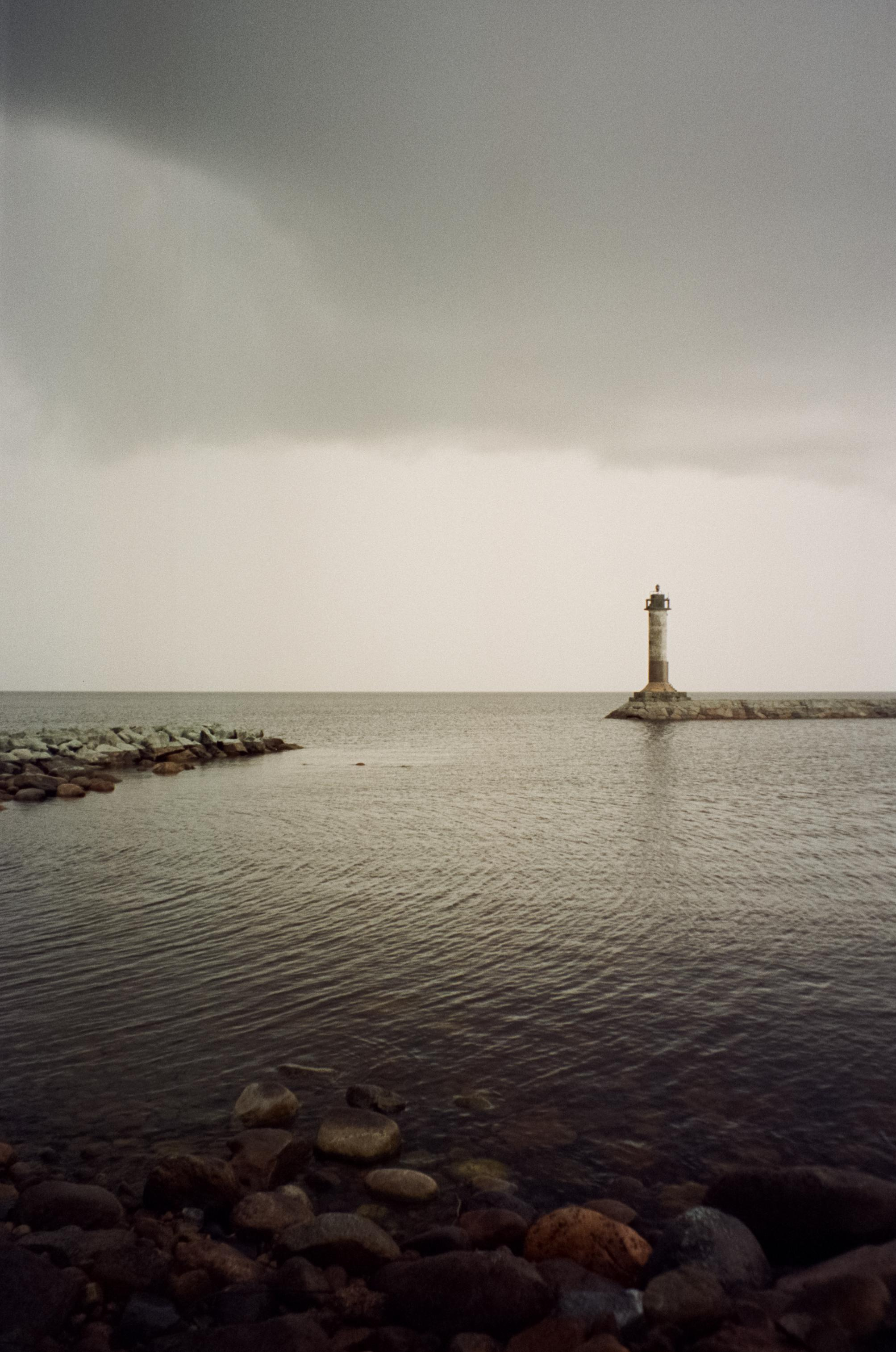 Маяк Вуохенсало в бухте Моторная и закат на озере Отрадное. Фотограф-документалист Мария Осокина