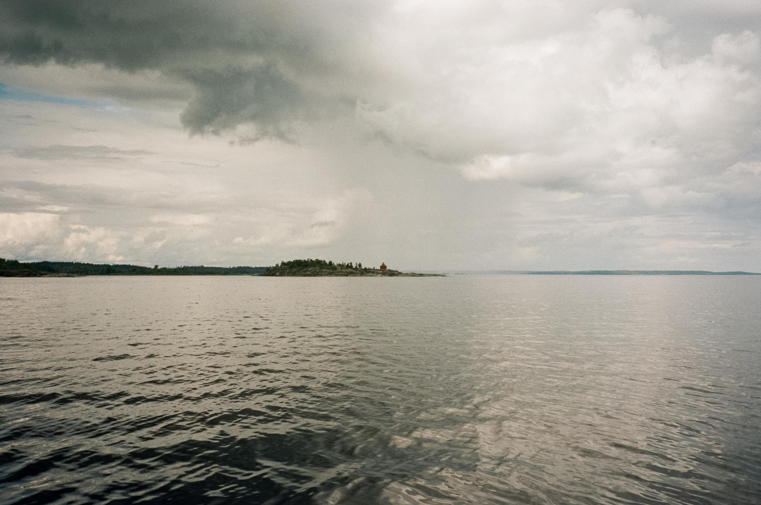 Ладожские шкеры. Прогулка на катере к островам. Фотограф-документалист Мария Осокина