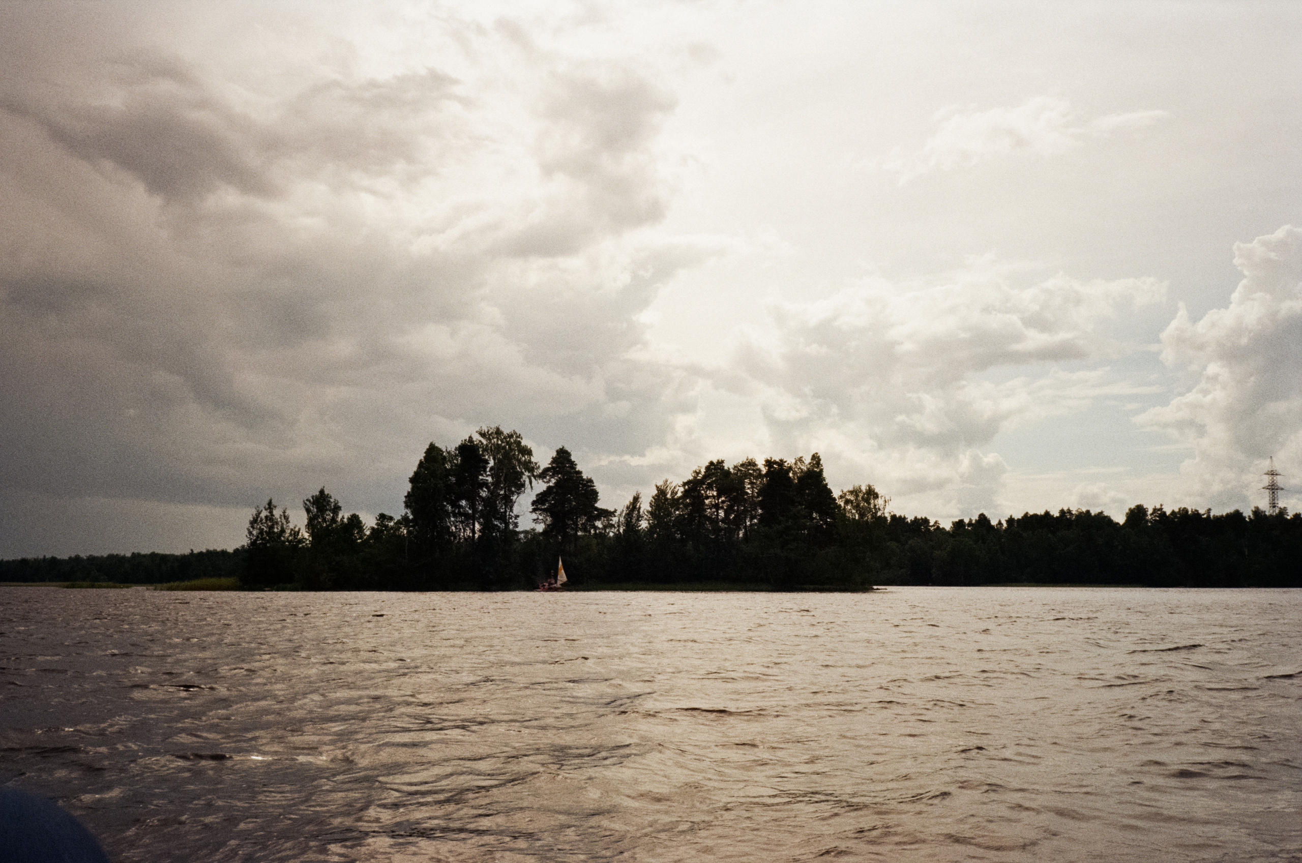 На моторке по реке Вуокса. Лодочная станция Вуокса-спорт. Фотограф-документалист Мария Осокина