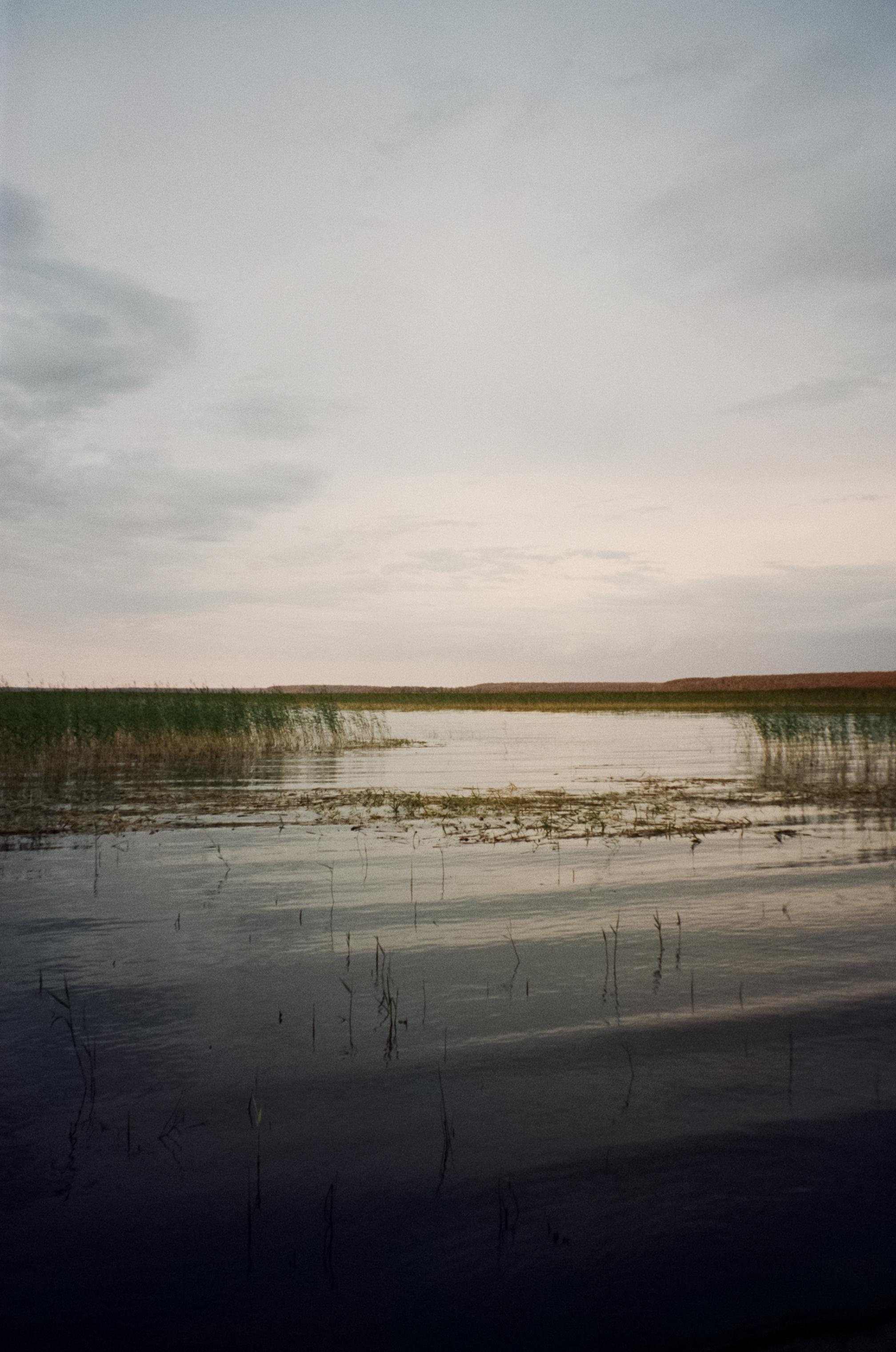 Маяк Вуохенсало в бухте Моторная и закат на озере Отрадное. Фотограф-документалист Мария Осокина