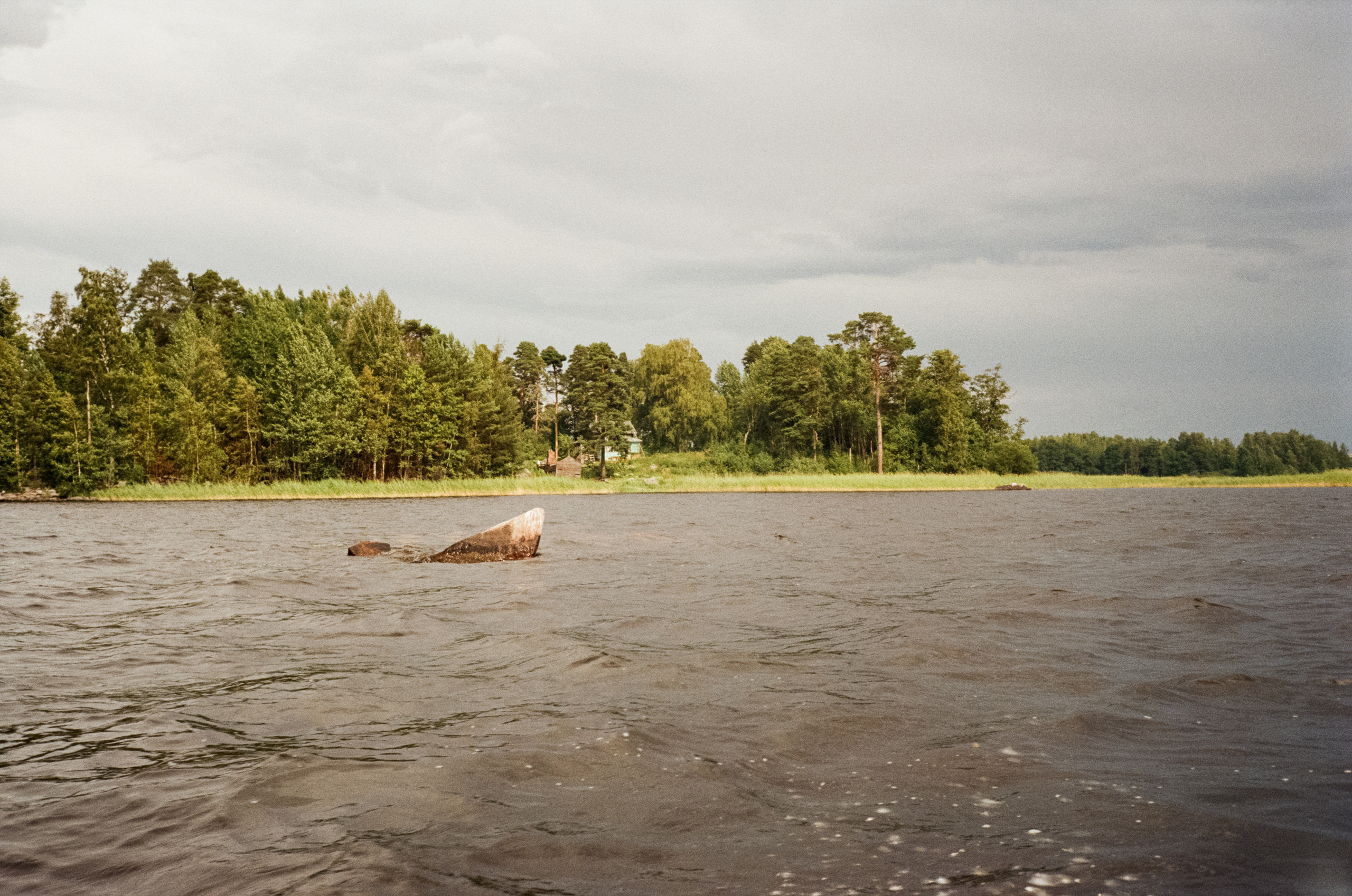 На моторке по реке Вуокса. Лодочная станция Вуокса-спорт. Фотограф-документалист Мария Осокина
