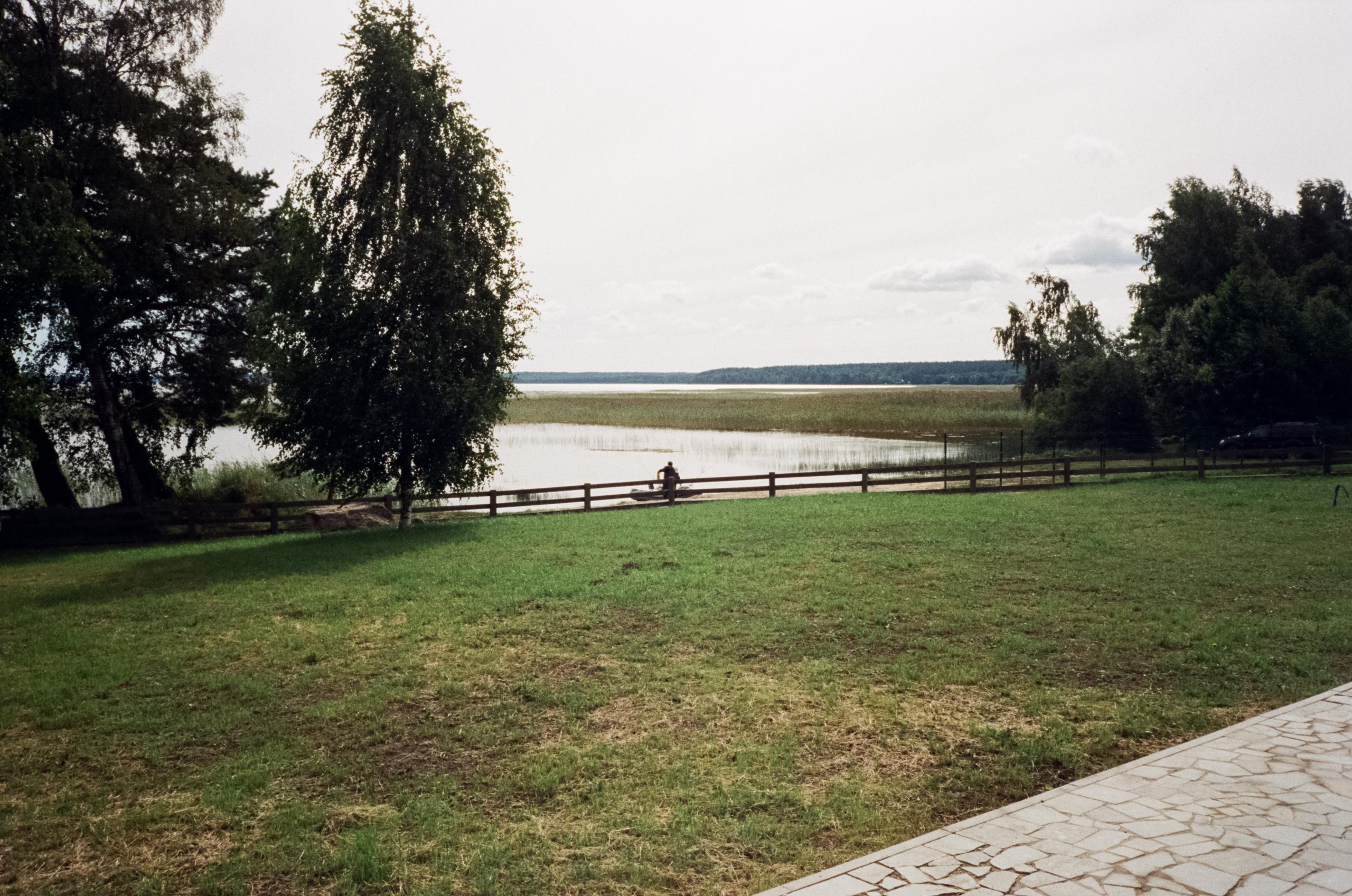 Восход на озере Отрадное, ДубльДом и блики солнца на воде. Фотограф-документалист Мария Осокина
