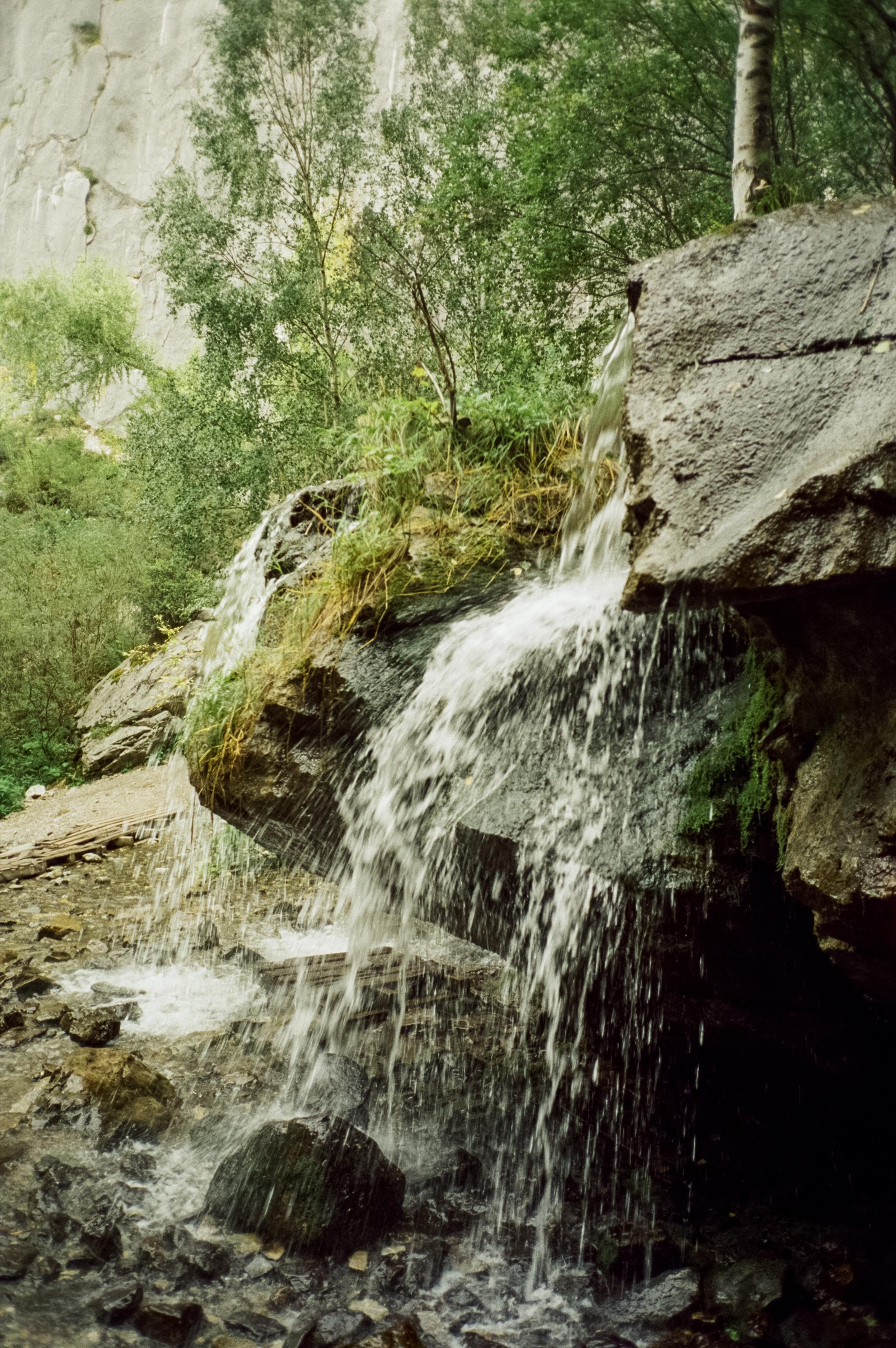 Урочище Чечкыш. Виды на Заячий остров и Разбитое сердце Катуни. Водопа. Фотограф-документалист Мария Осокина