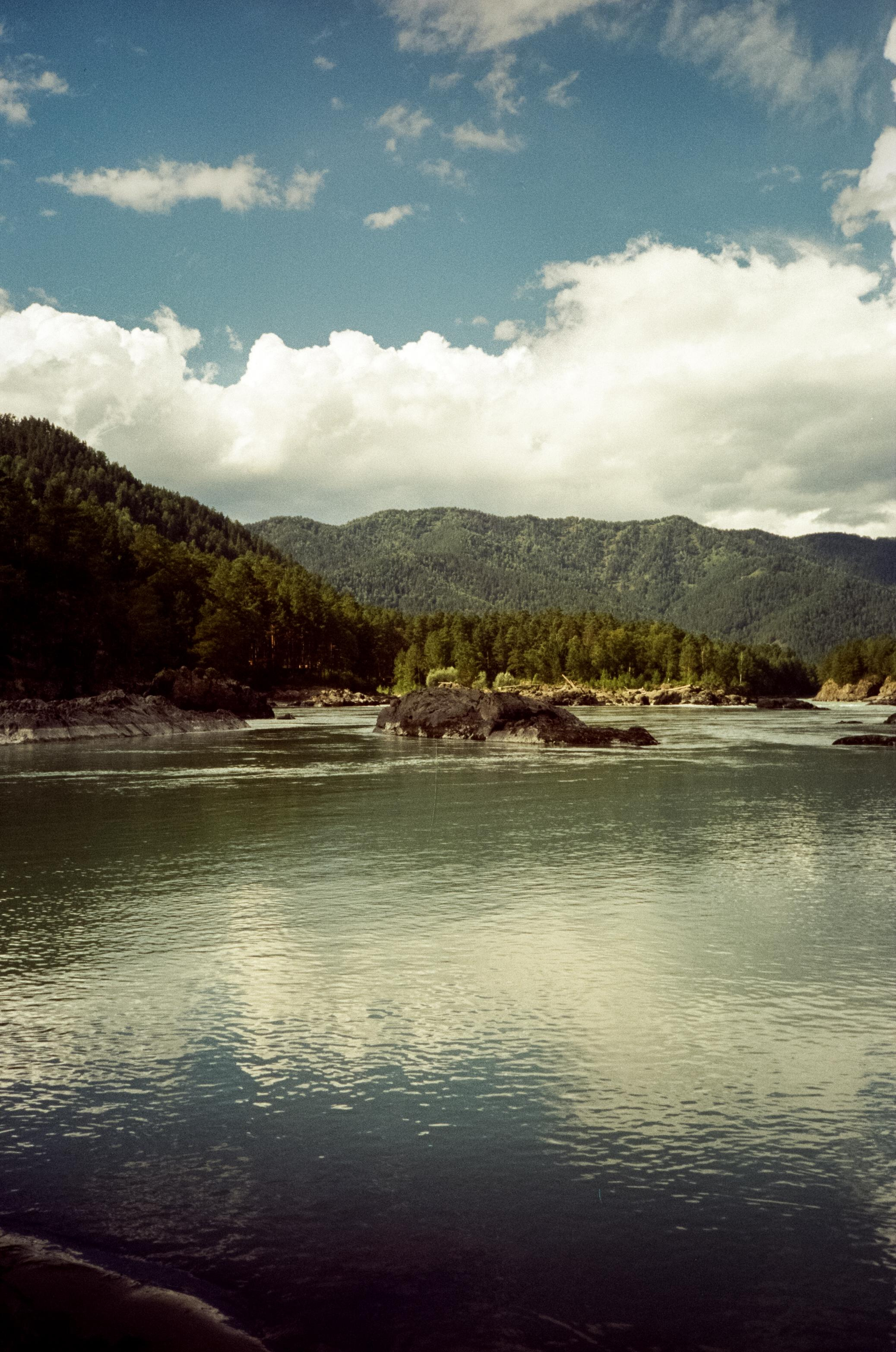 База Благодать на реке Куюм и Кедровый остров на Катуни. Фотограф-документалист Мария Осокина