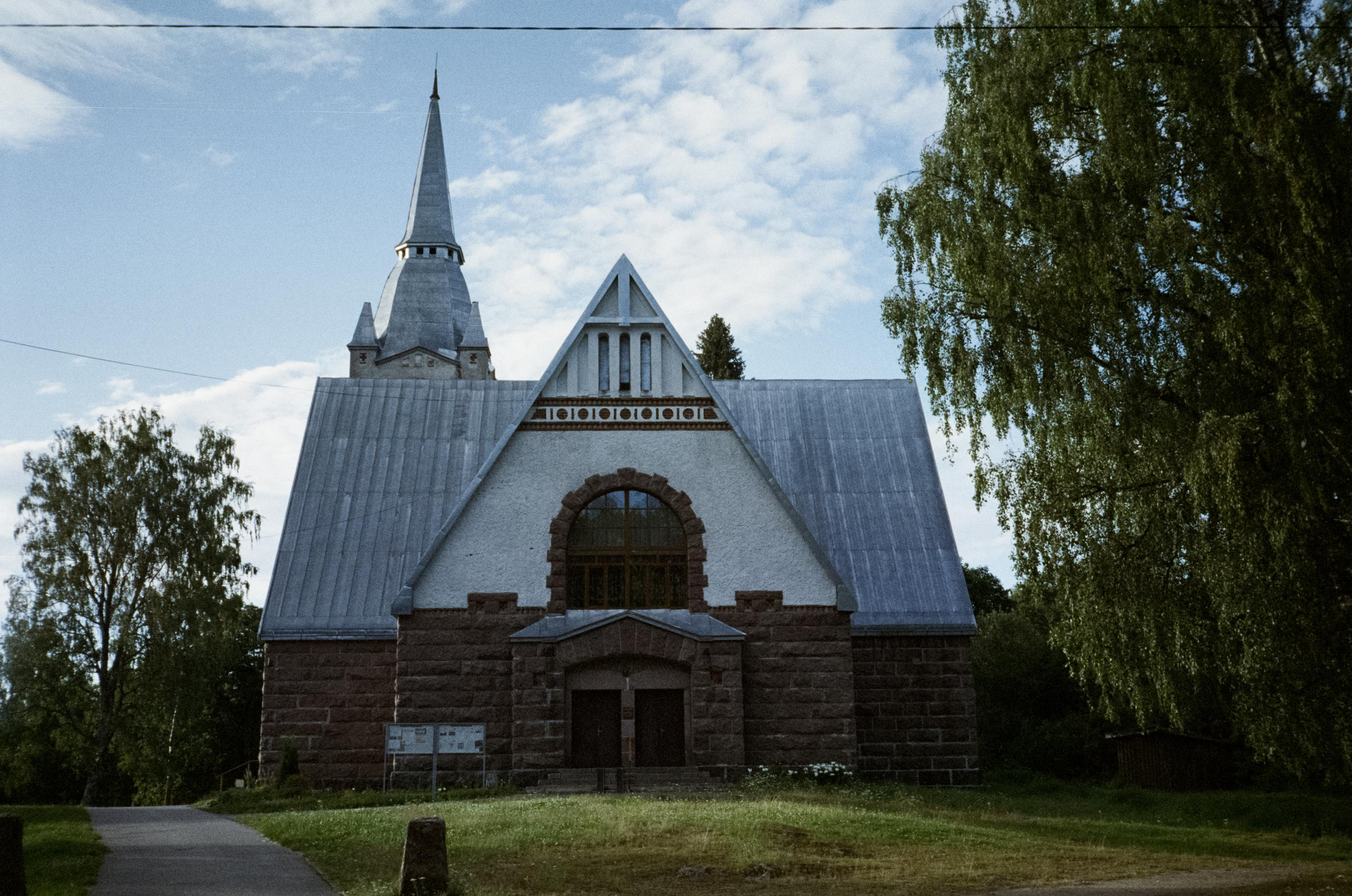 Храм Андрея Первозванного на Вуоксе и лютеранская кирха в Мельникове. Фотограф-документалист Мария Осокина