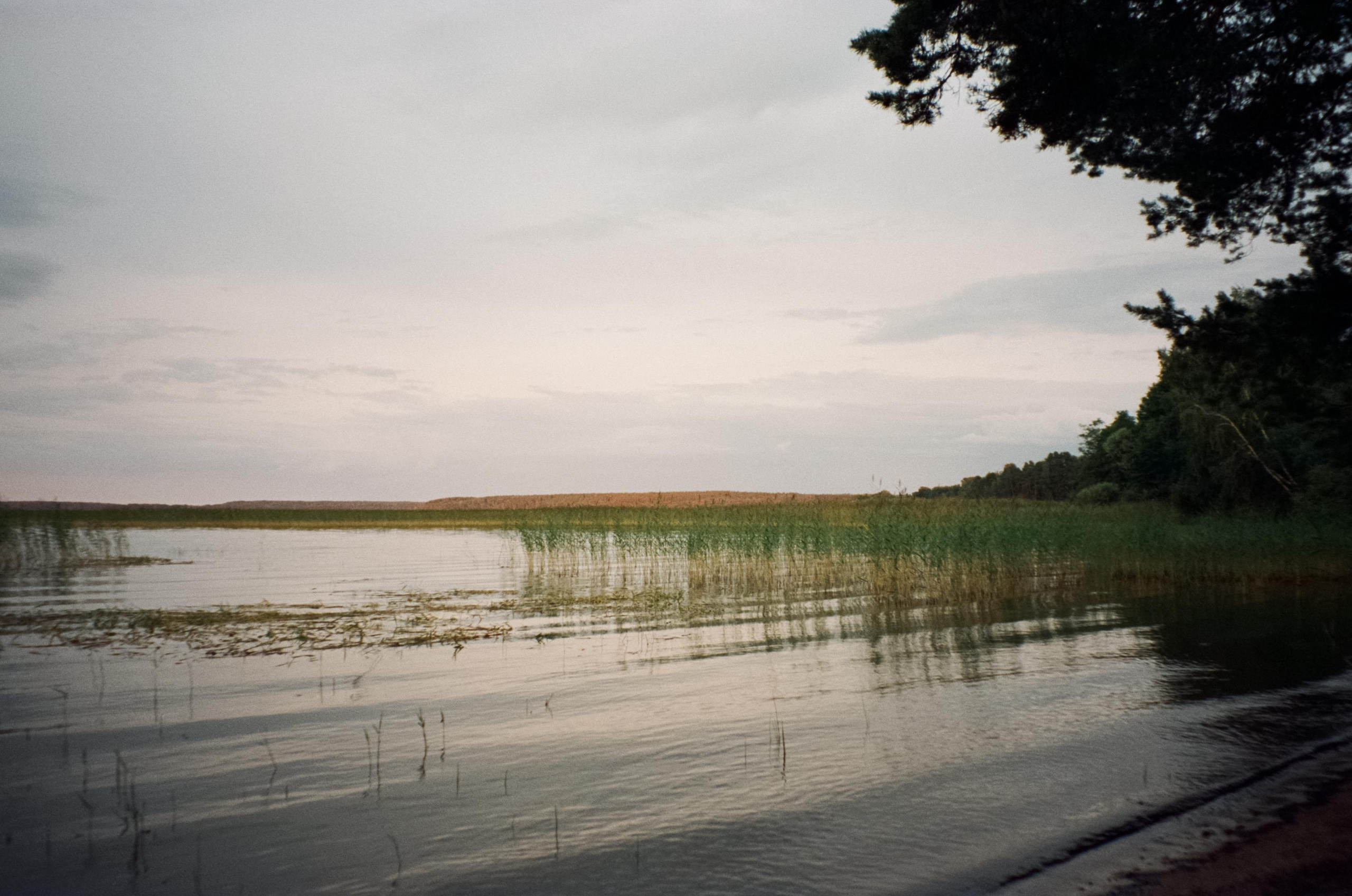 Маяк Вуохенсало в бухте Моторная и закат на озере Отрадное. Фотограф-документалист Мария Осокина