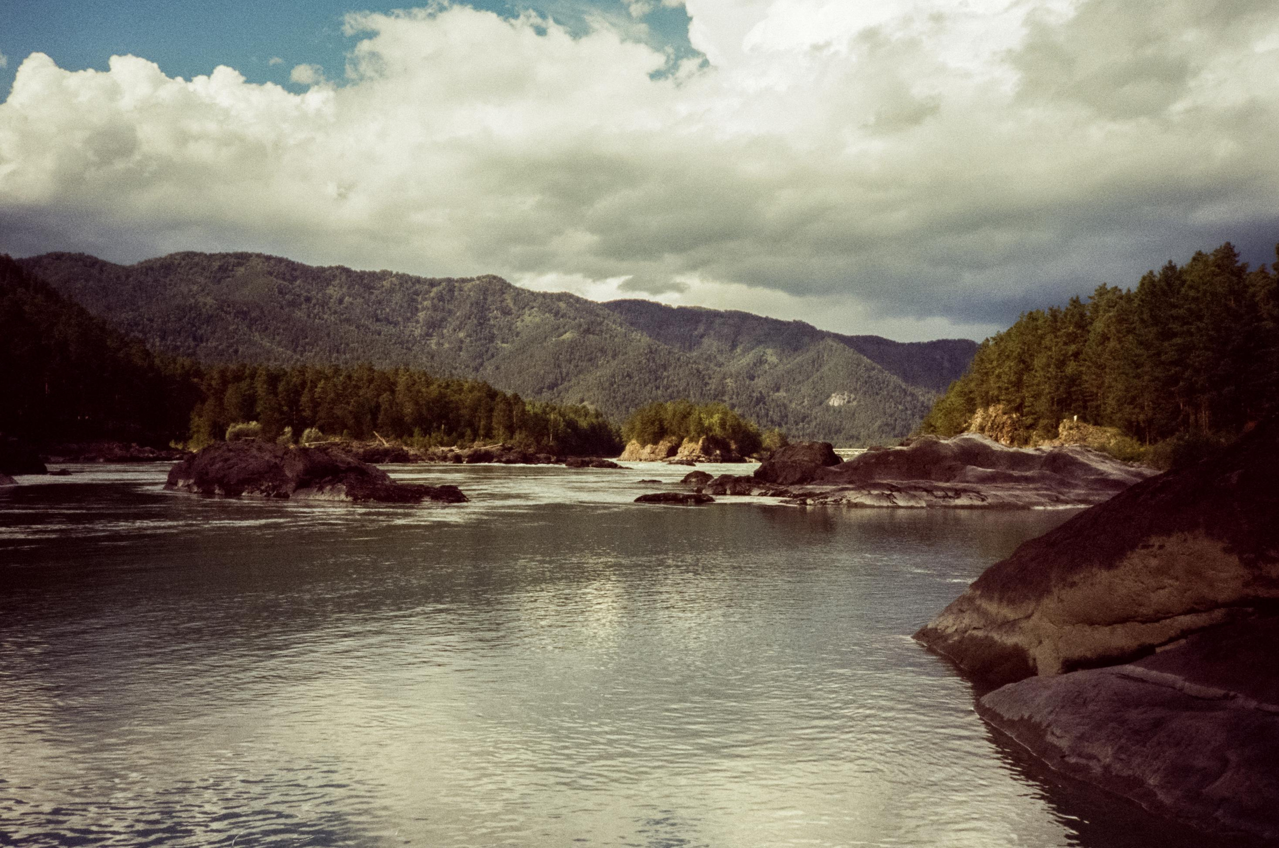 База Благодать на реке Куюм и Кедровый остров на Катуни. Фотограф-документалист Мария Осокина